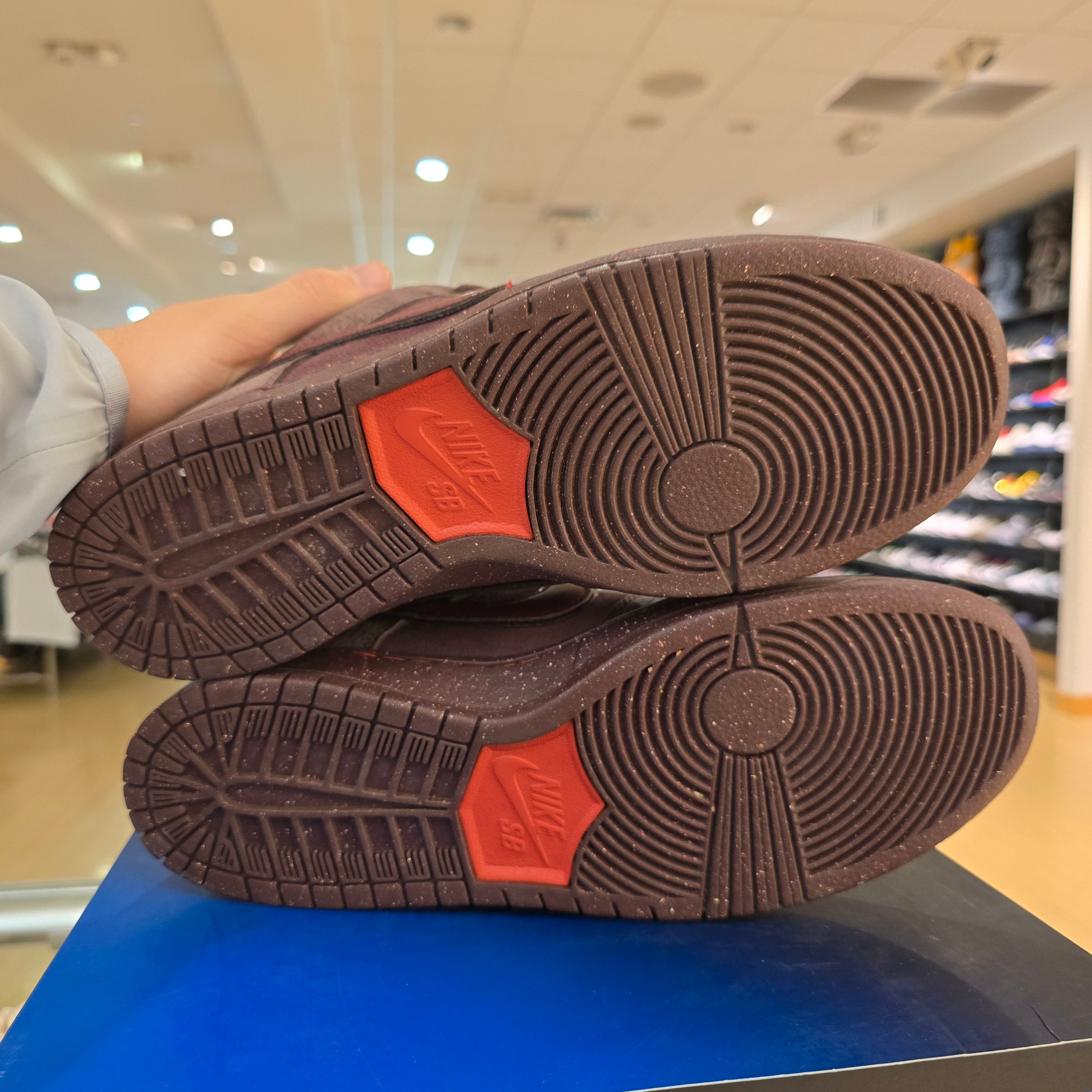 Nike SB Dunk Low City Of Love Burgendy Crush SZ 11 Worn 1X