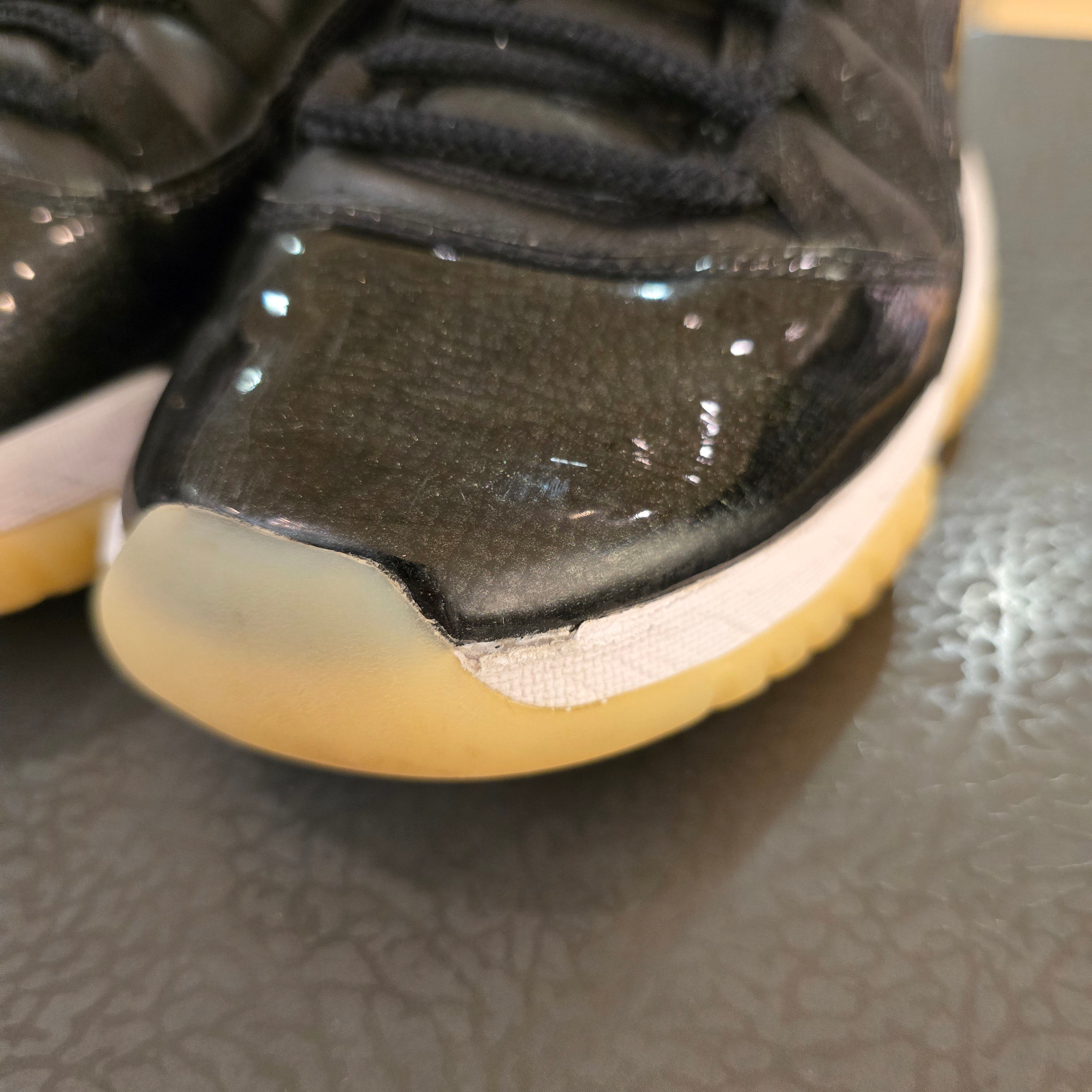 Jordan 11 Retro Low 72-10 SZ 7 USED NO BOX