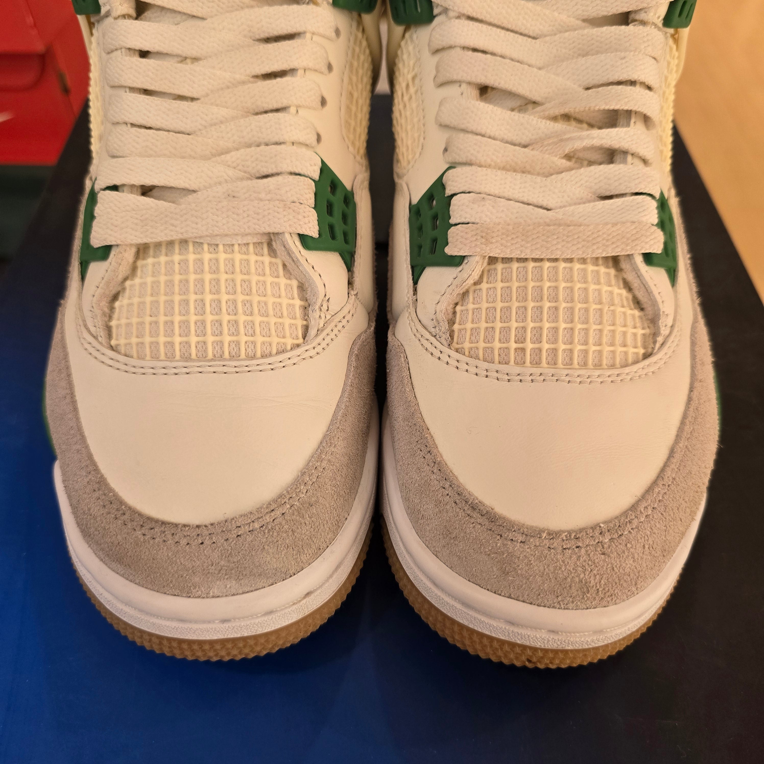 Jordan 4 Retro SB Pine Green SZ 8.5 USED NO BOX
