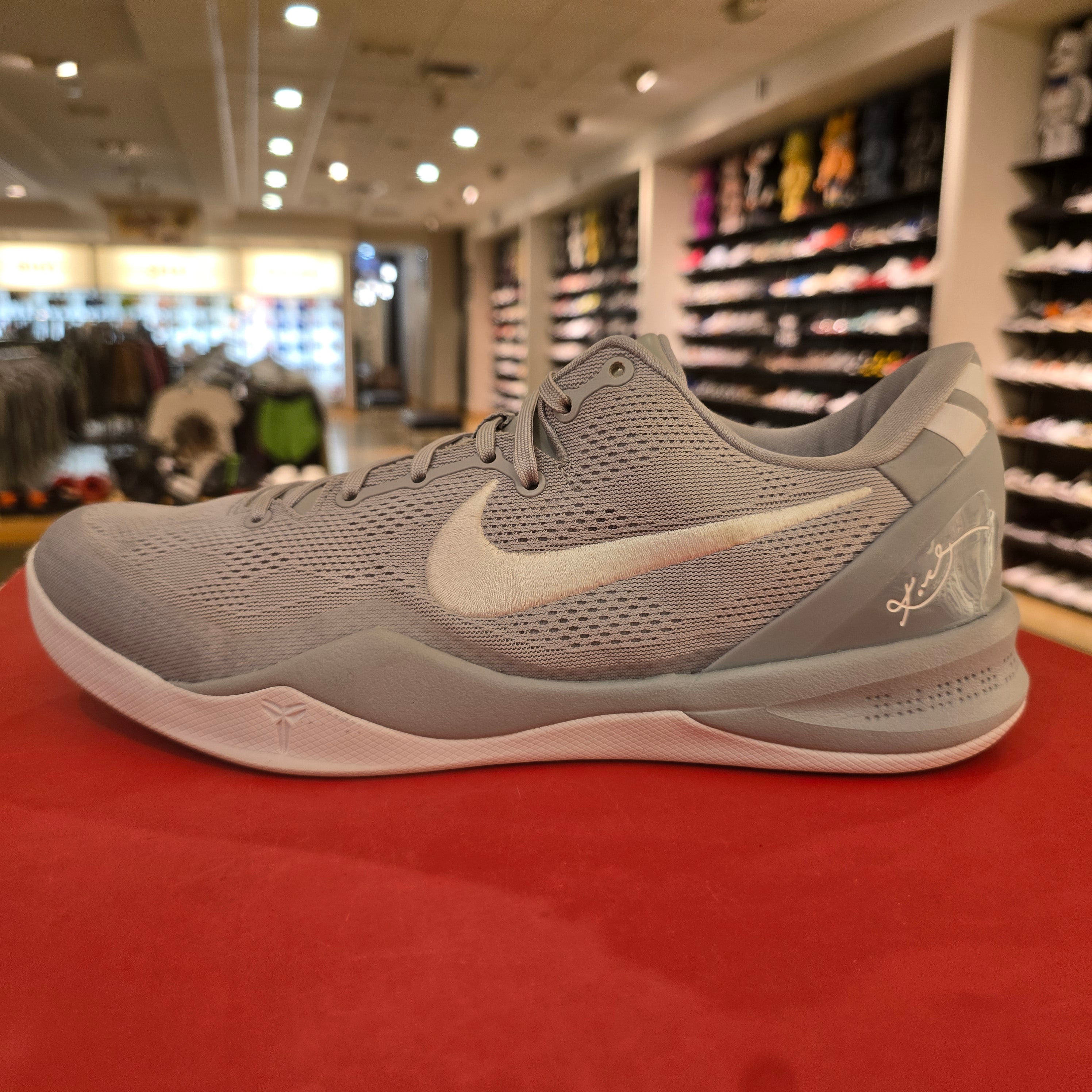 Nike Kobe 8 Protro Wolf Grey SZ 11 USED