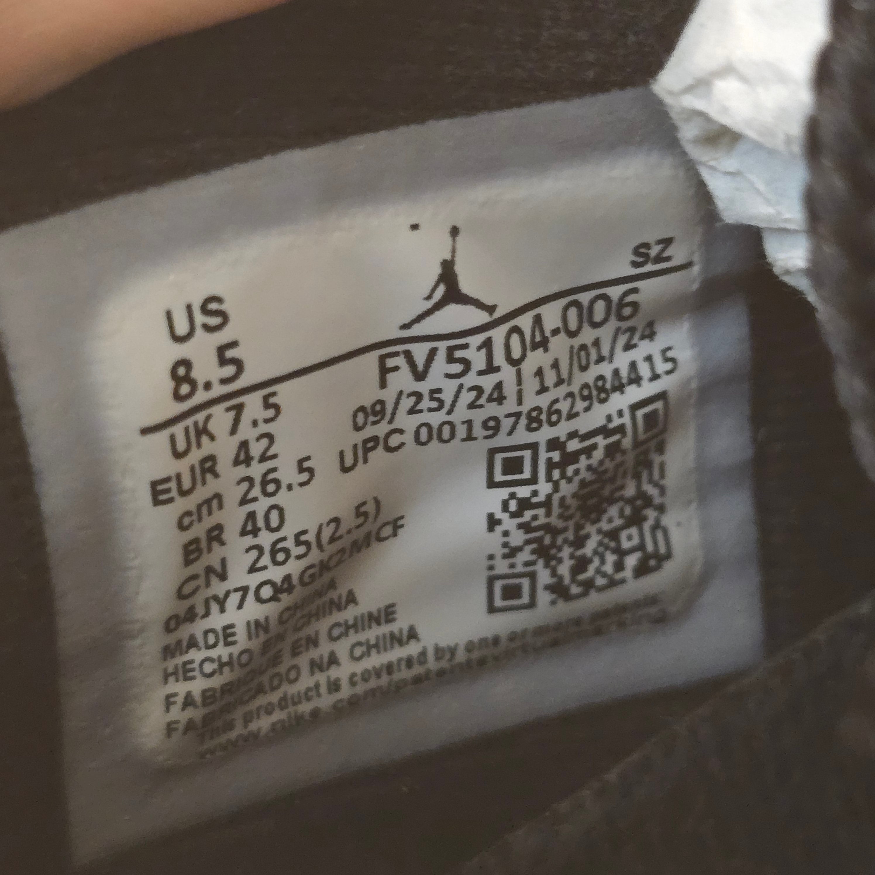 Jordan 11 Retro Low Bred (2025) SZ 8.5 USED