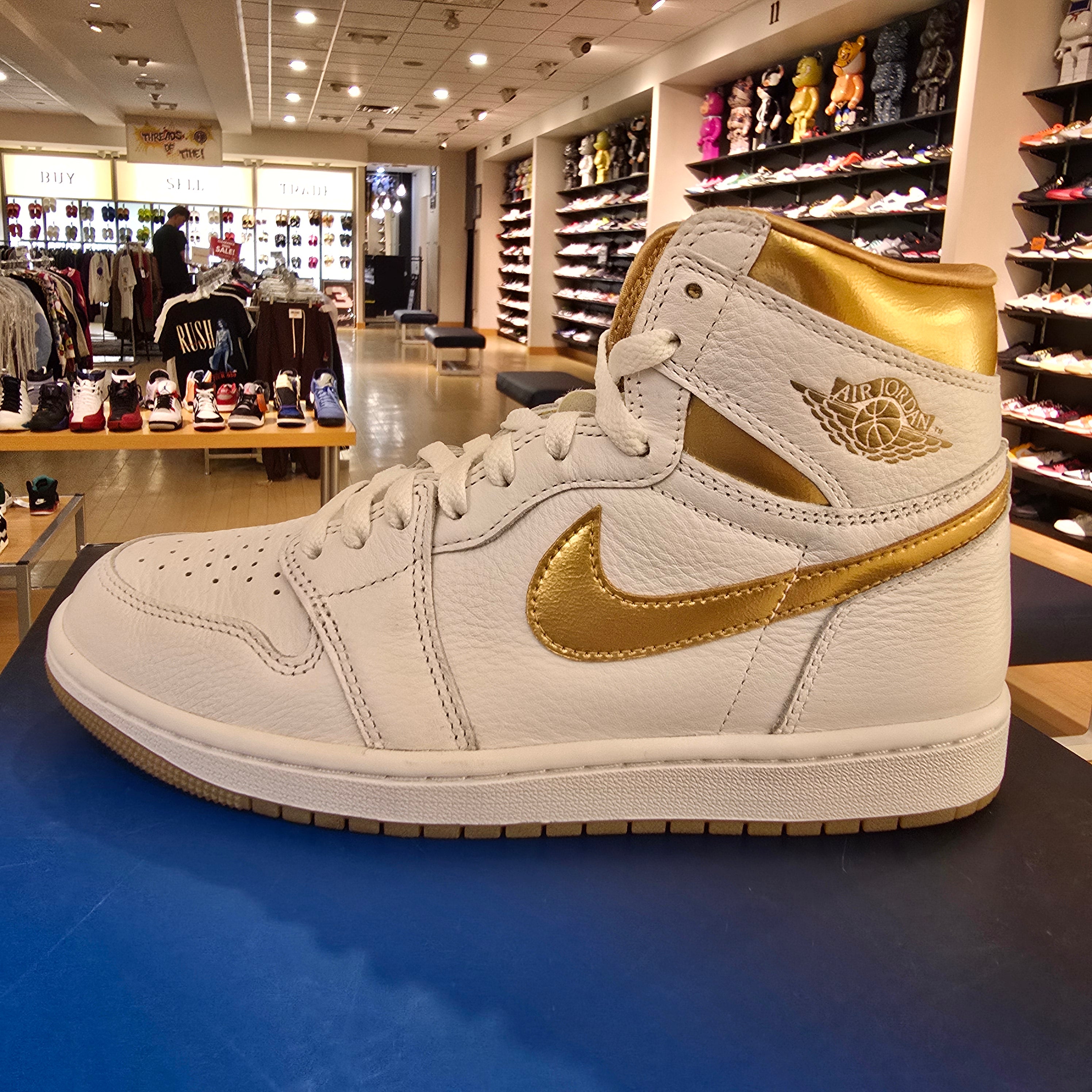 Jordan 1 Retro High OG Metallic Gold (Women's) SZ 8.5/7M USED NO BOX