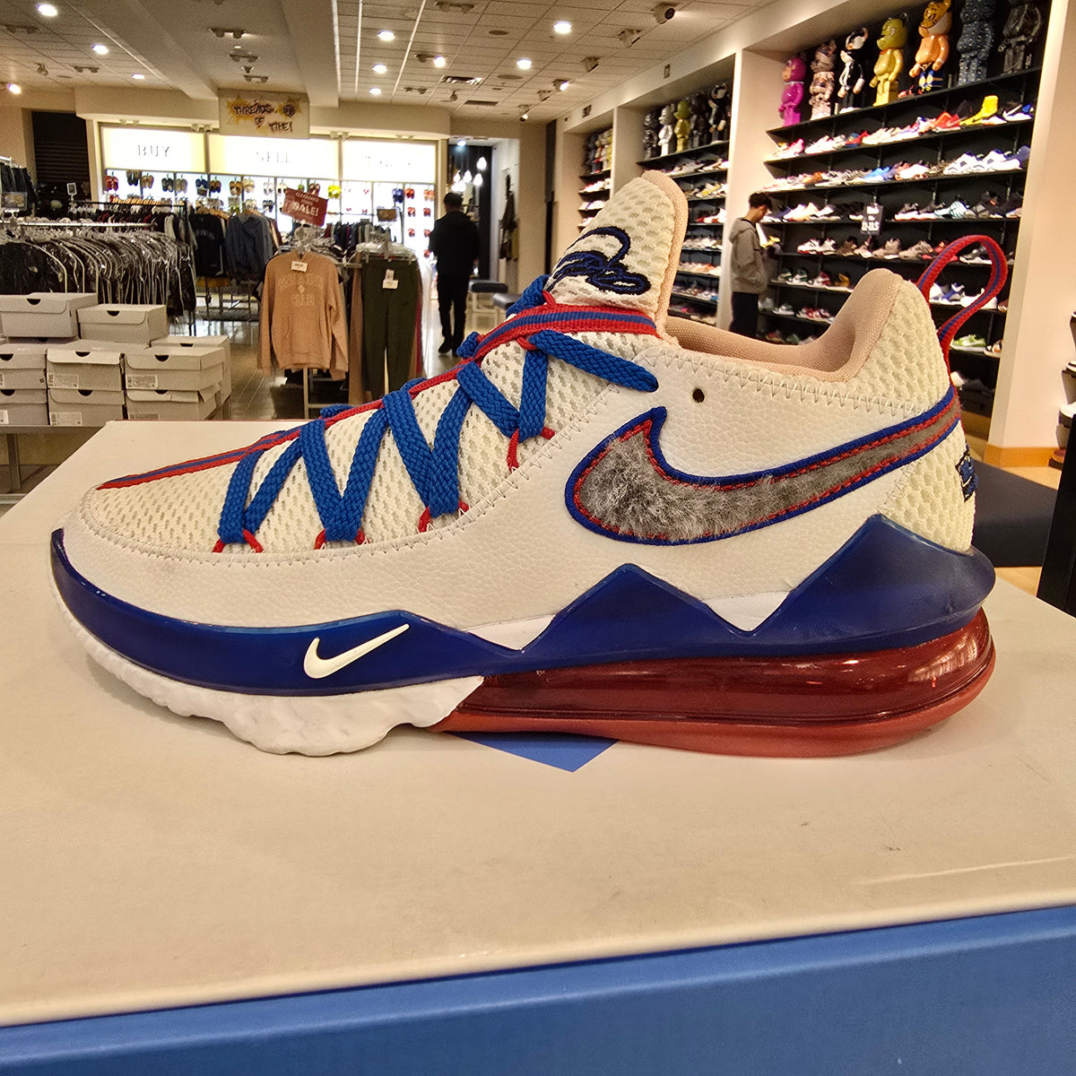Nike LeBron 17 Low Tune Squad SZ 7 USED NO BOX