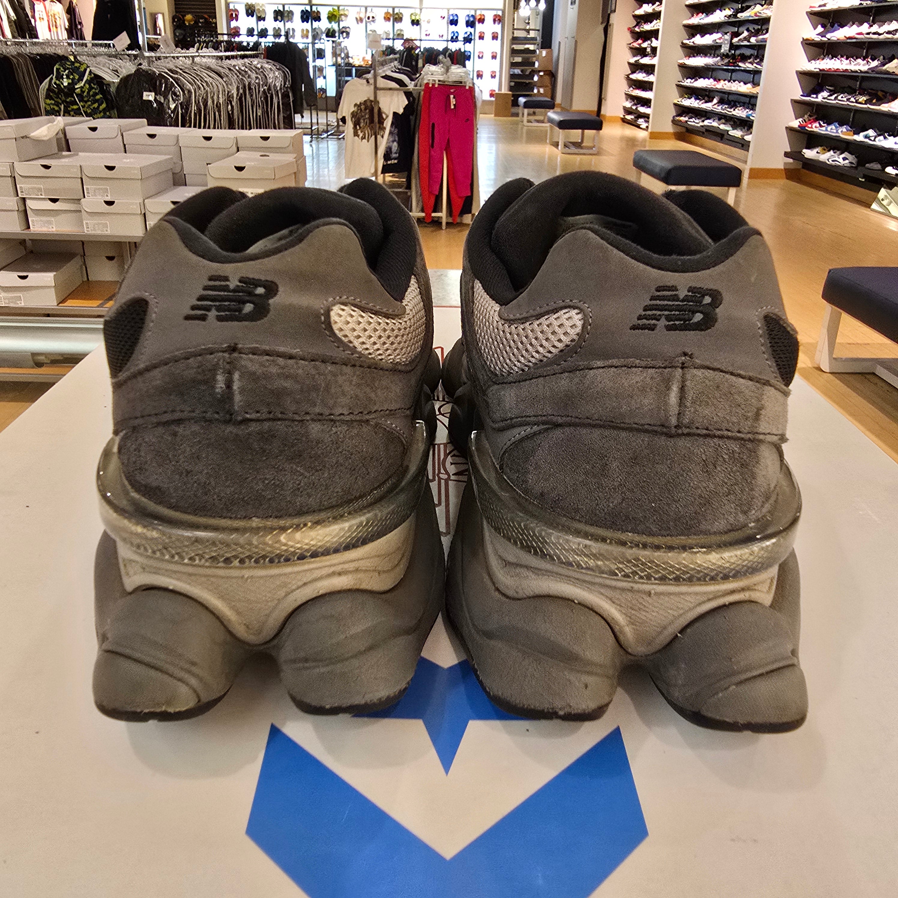 New Balance 9060 Black Castlerock Grey SZ 10.5 USED