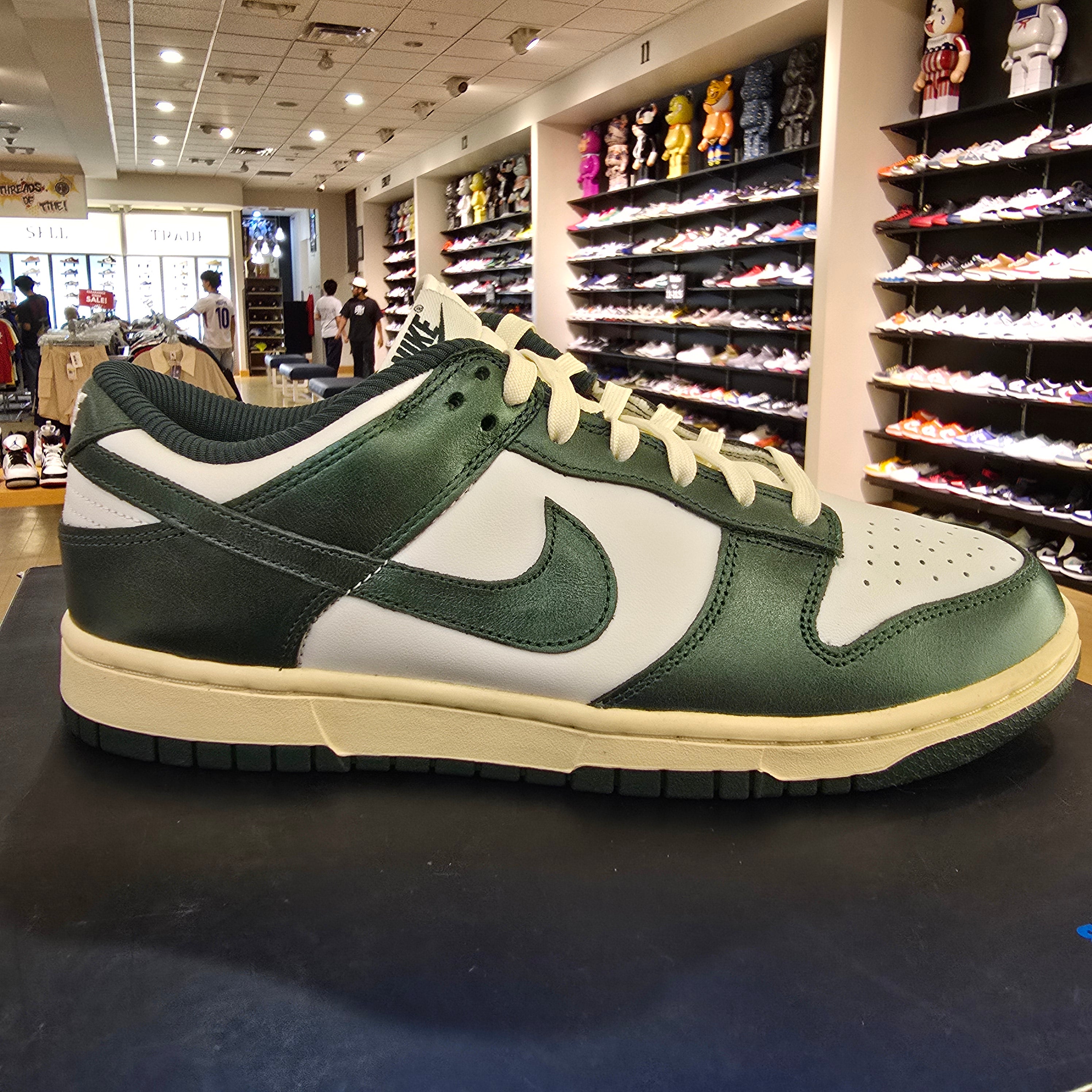 Nike Dunk Low Vintage Green Women's SZ 9.5/8M USED NO BOX