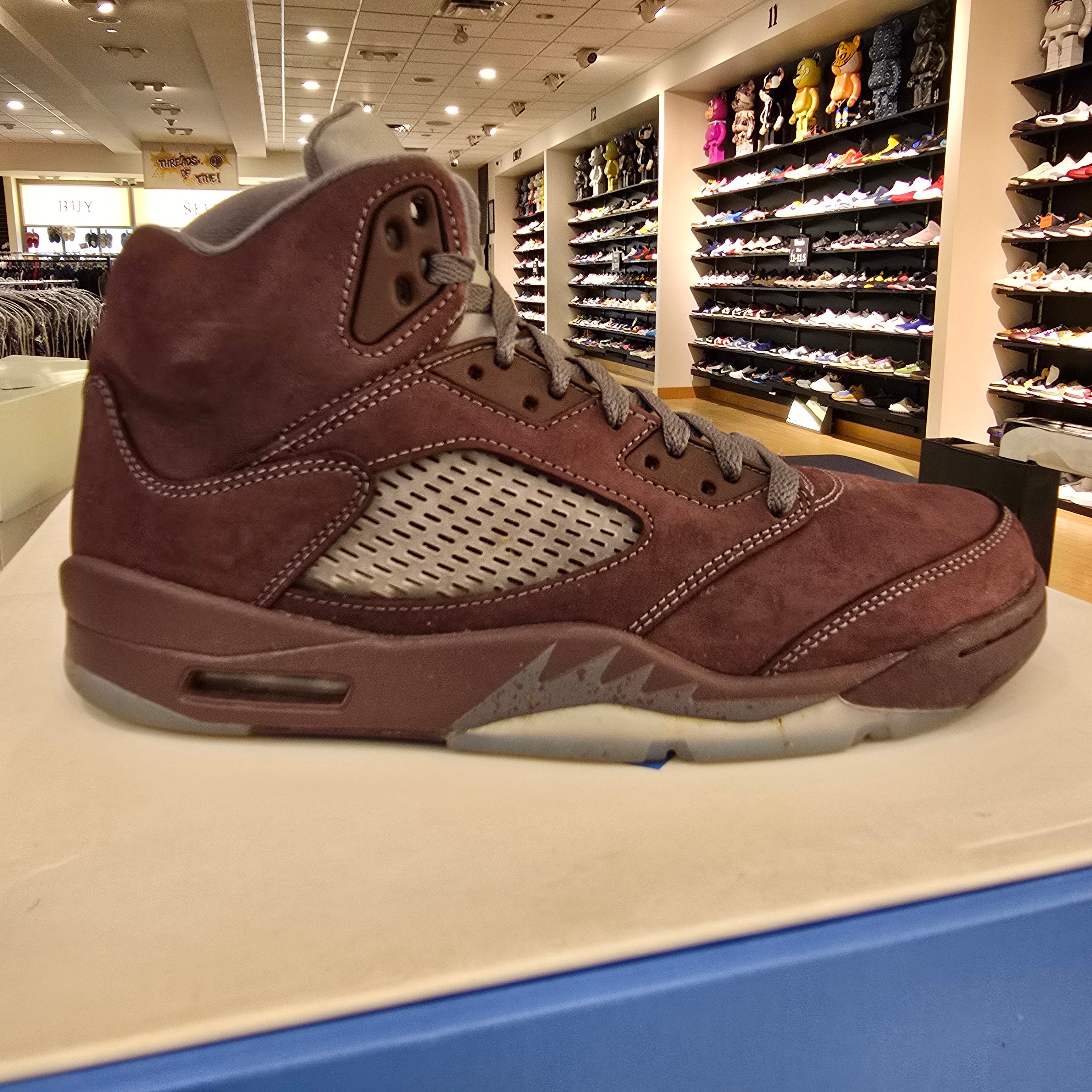 Jordan 5 Retro Burgendy (2023) SZ 10 USED