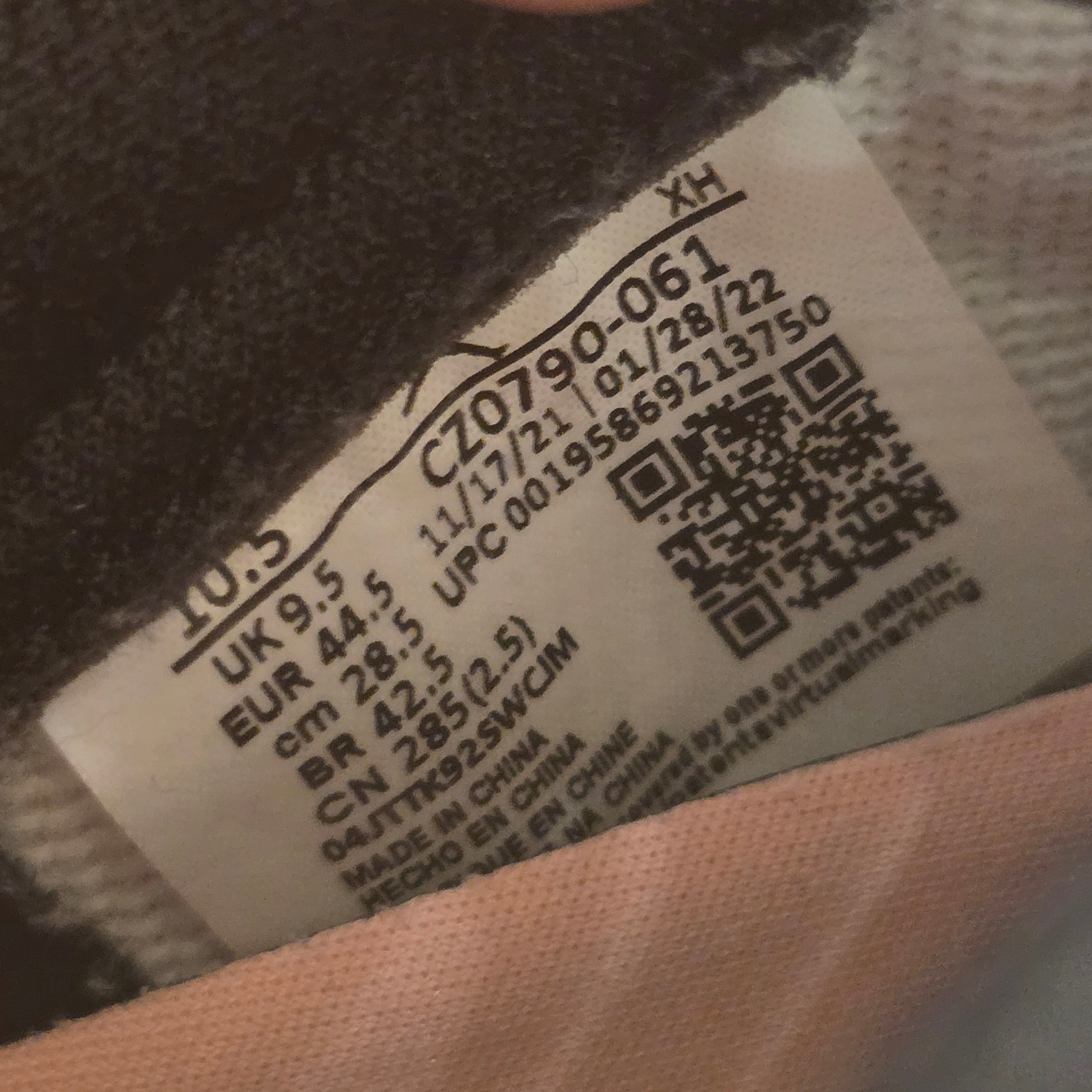 Jordan 1 Low OG Bleached Coral SZ 10.5 USED