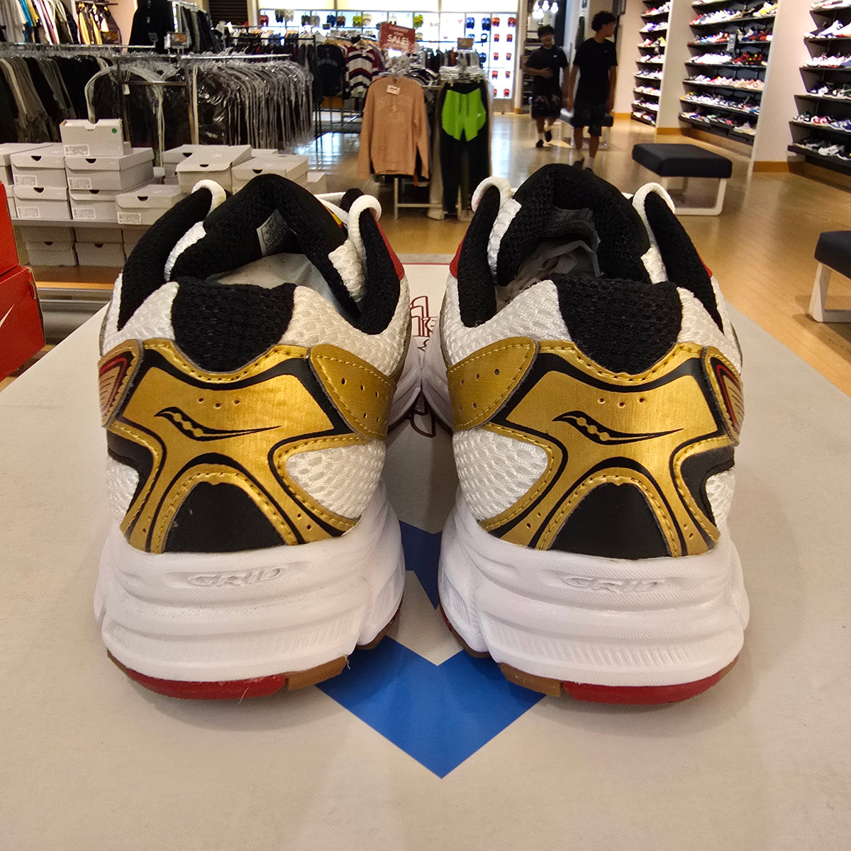 Saucony Ride Millennium White Gold SZ 8 USED