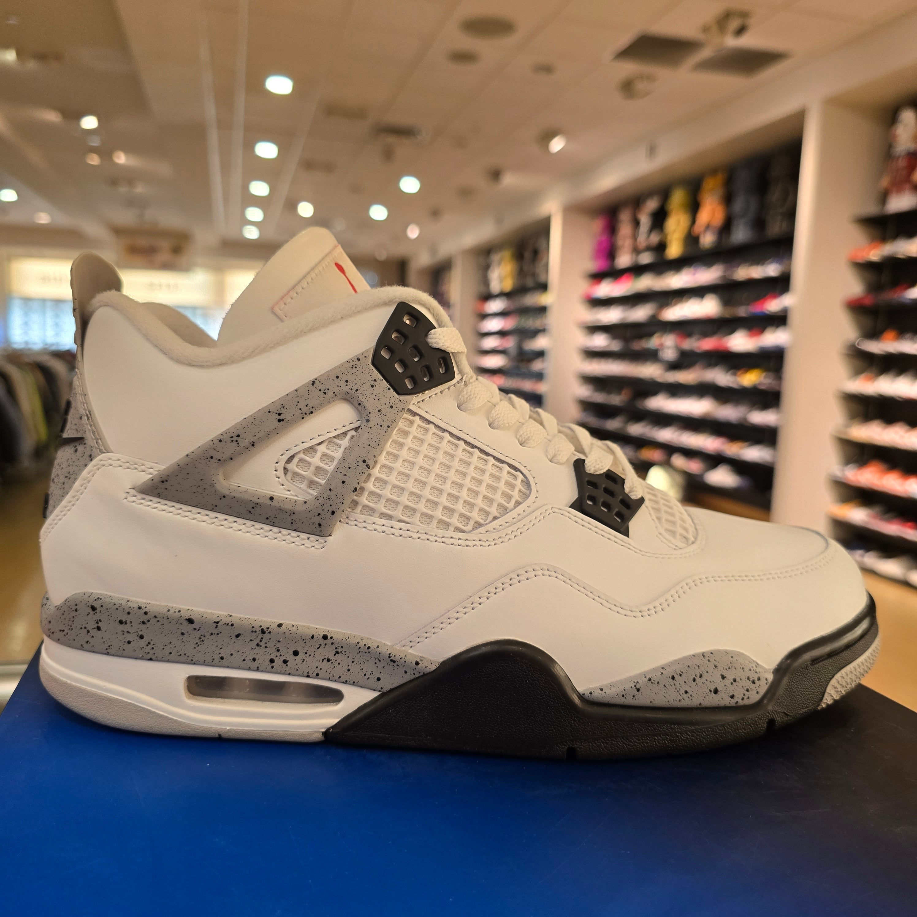 Jordan 4 Retro White Cement (2025) SZ 11 USED