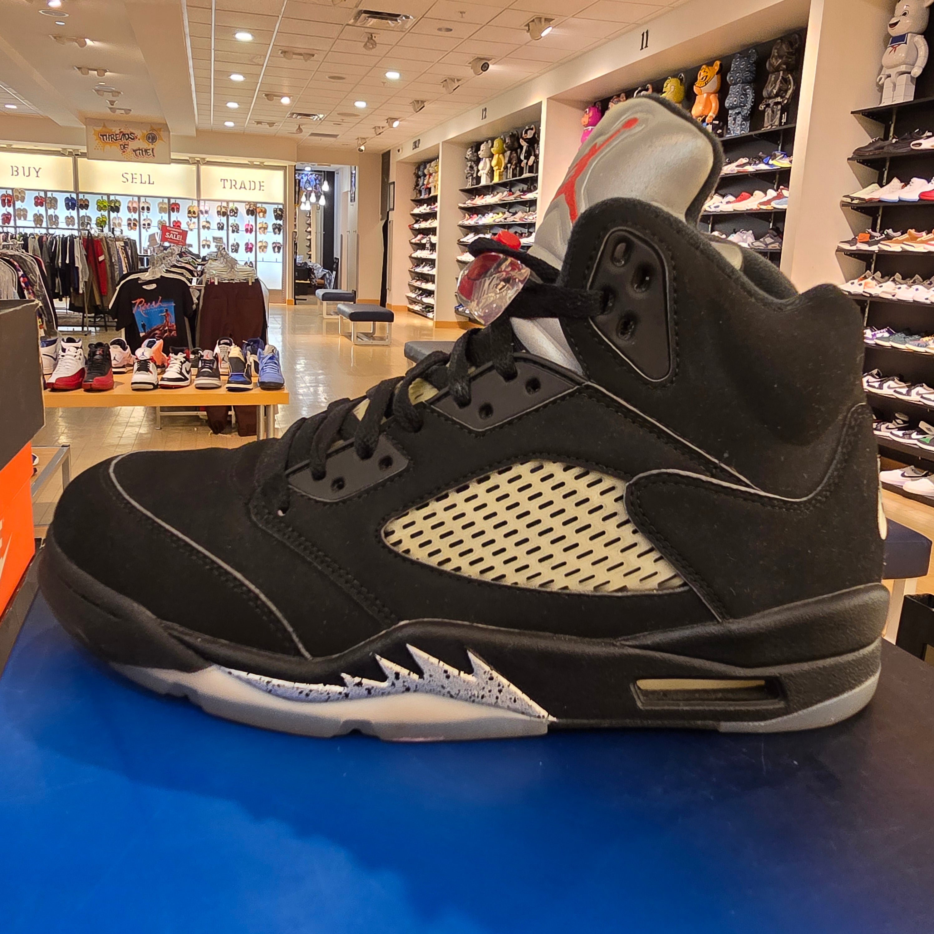 Jordan 5 Retro Black Metallic (2016) SZ 9 USED