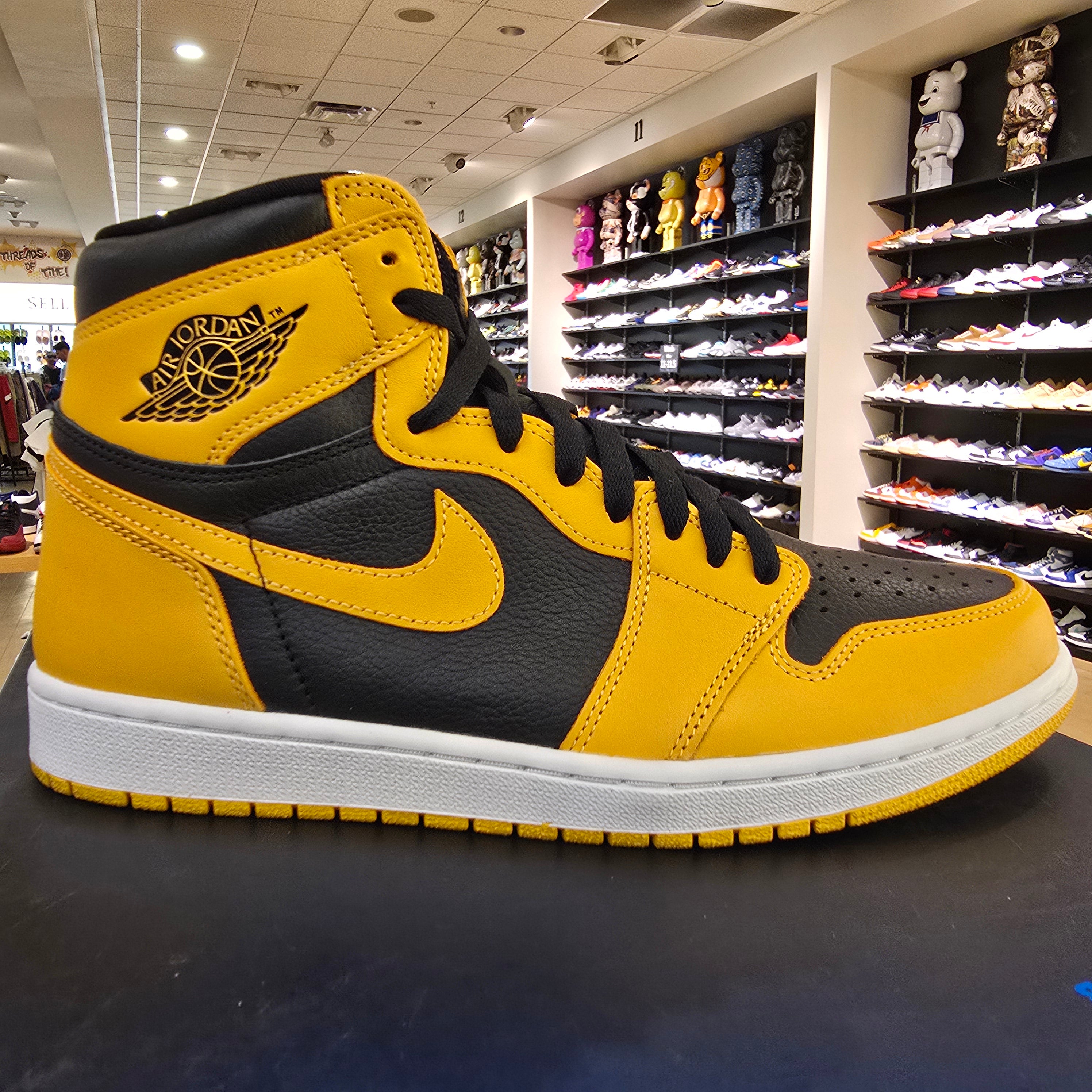 Jordan 1 Retro High Pollen SZ 10.5 USED