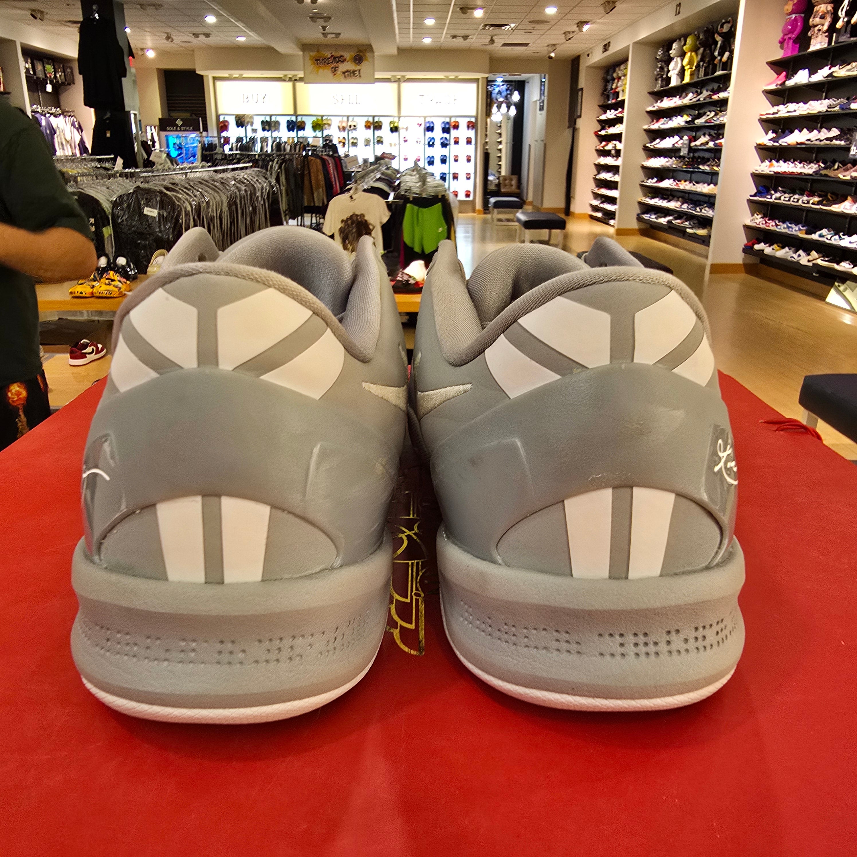 Nike Kobe 8 Protro Wolf Grey SZ 11 USED