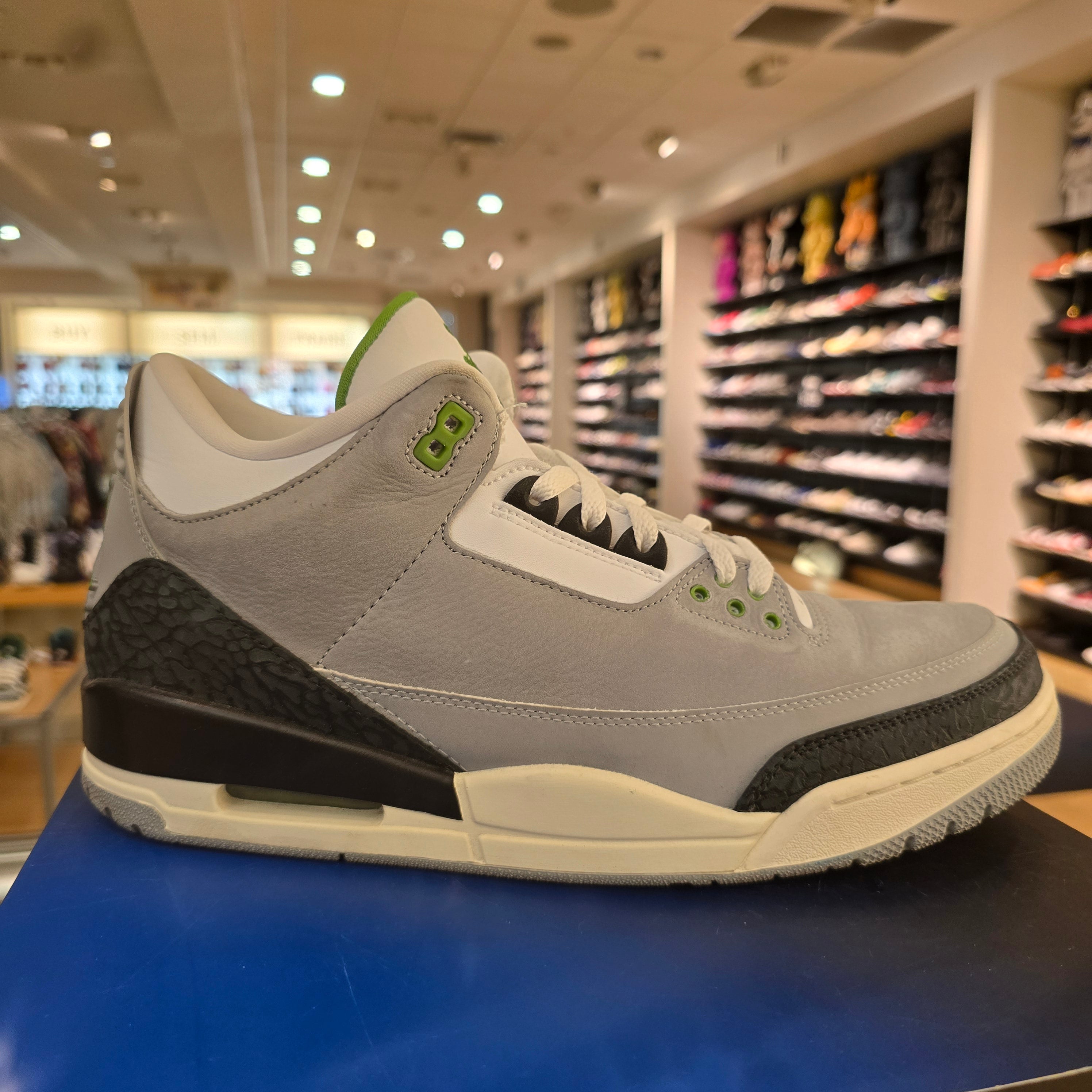 Jordan 3 Retro Chlorophyll SZ 12 USED