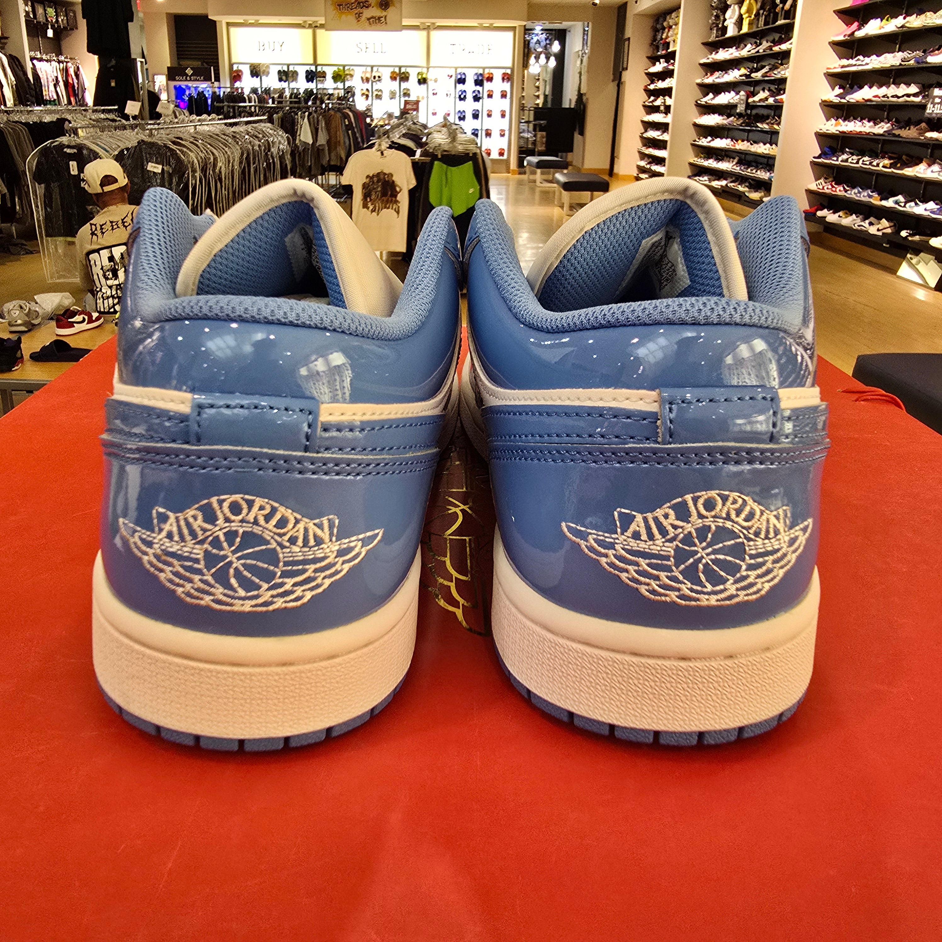 Jordan 1 Low SE Legend Blue Patent SZ 8.5