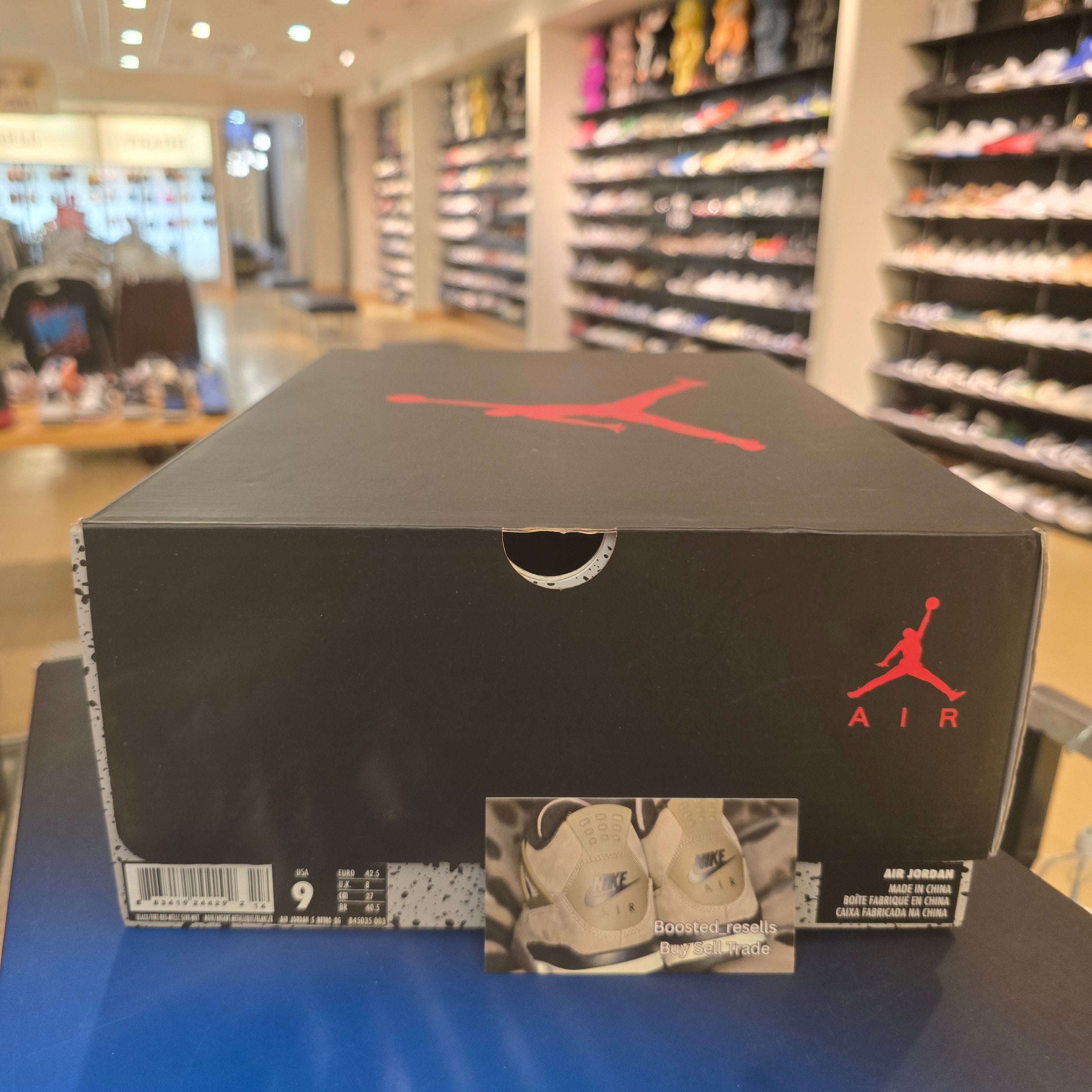 Jordan 5 Retro Black Metallic (2016) SZ 9 USED