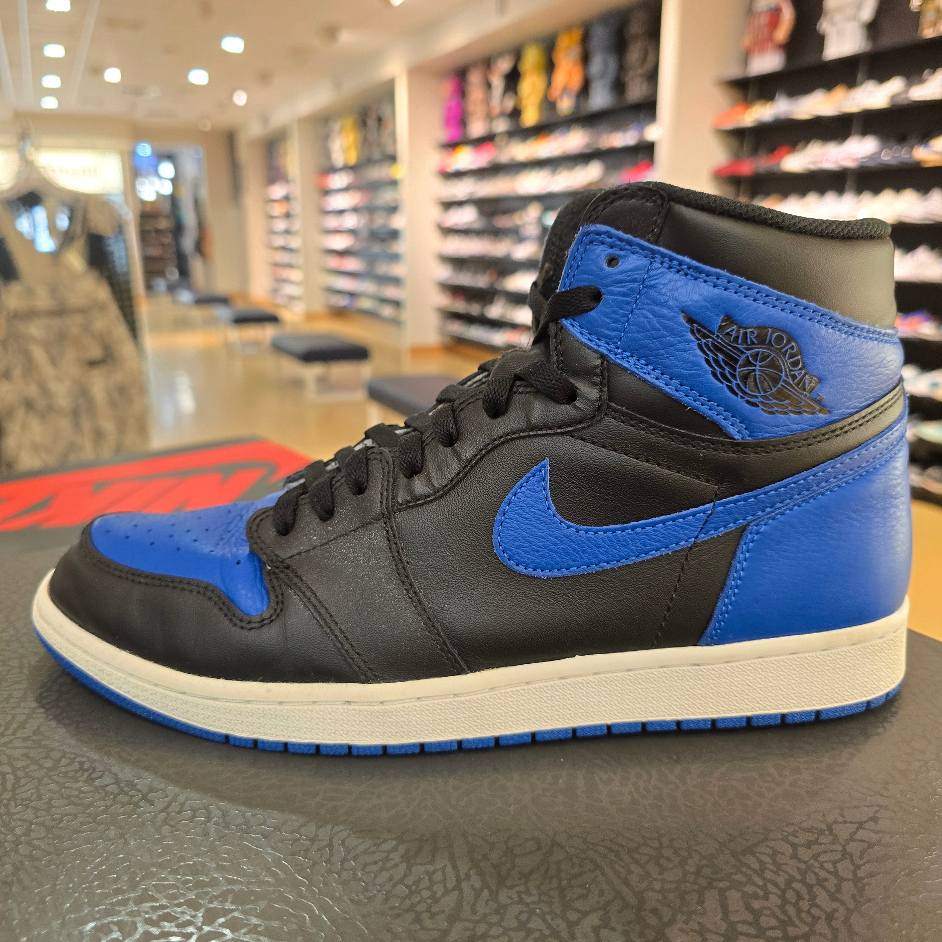 Air Jordan 1 Retro High Royal 2017 SZ 12 USED