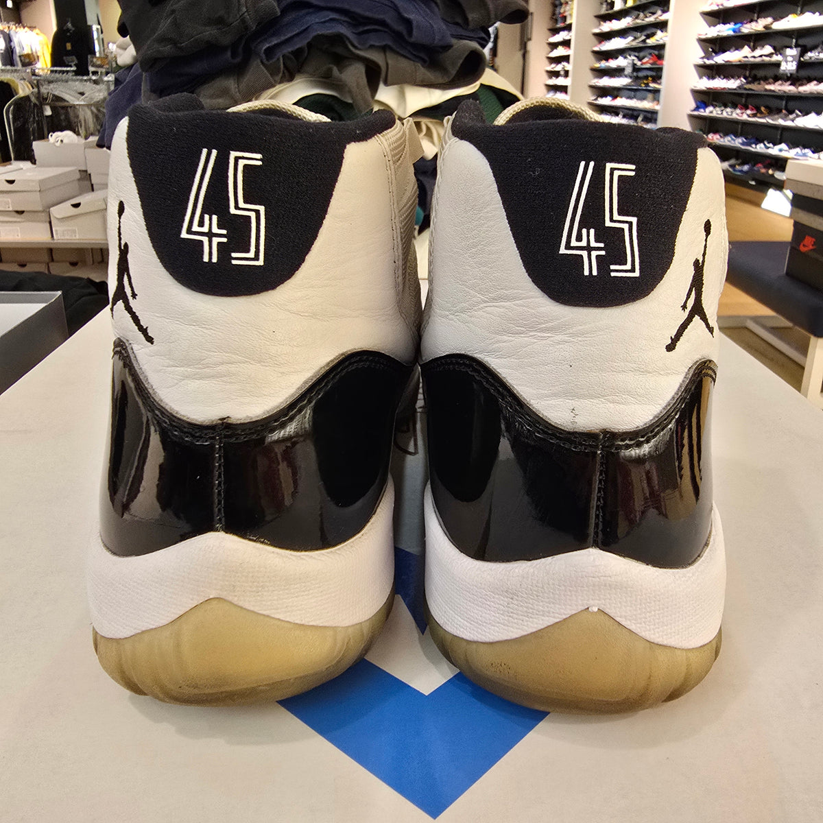 Jordan 11 Retro Concord (2018) SZ 8.5 USED