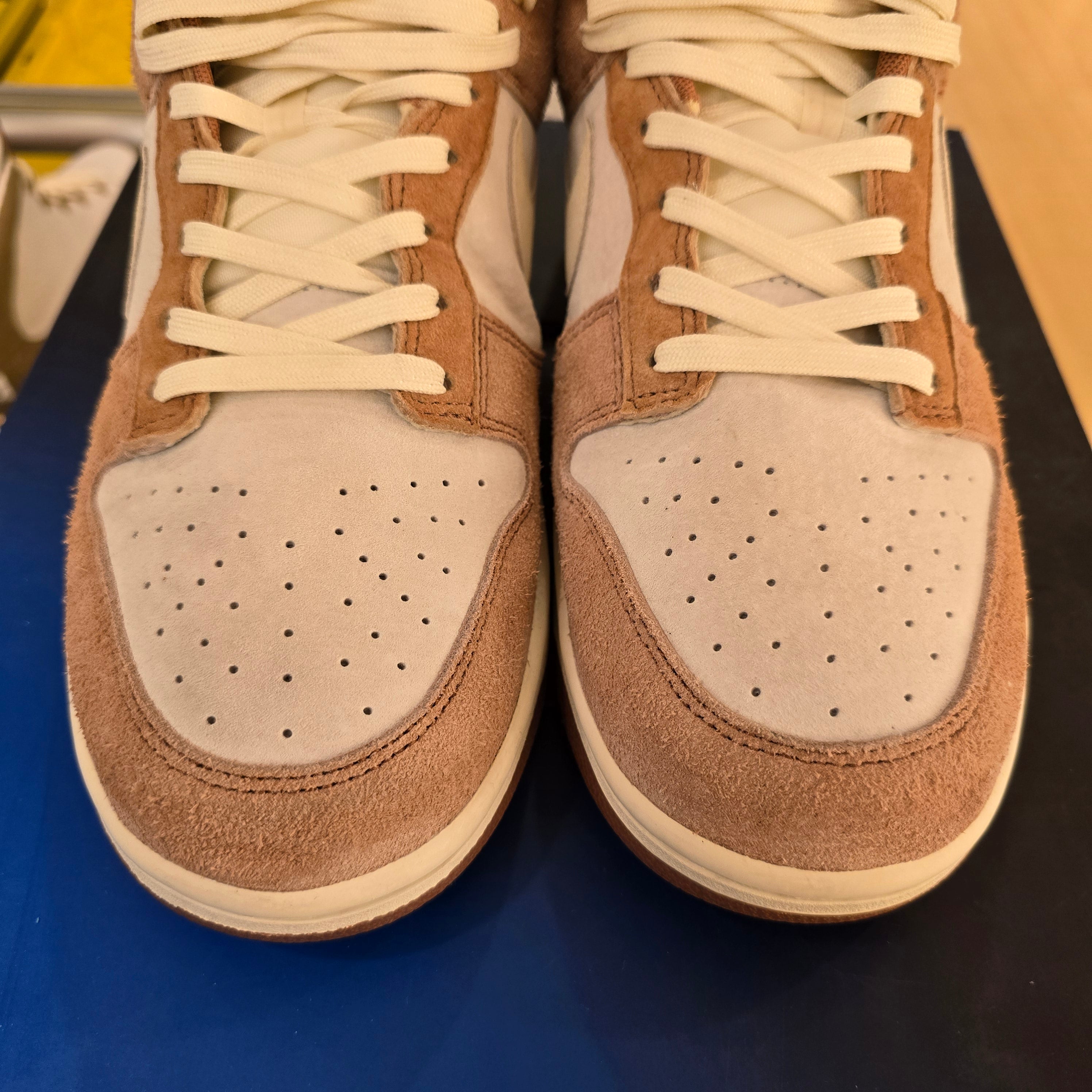 Nike Dunk Low Medium Curry SZ 12 USED