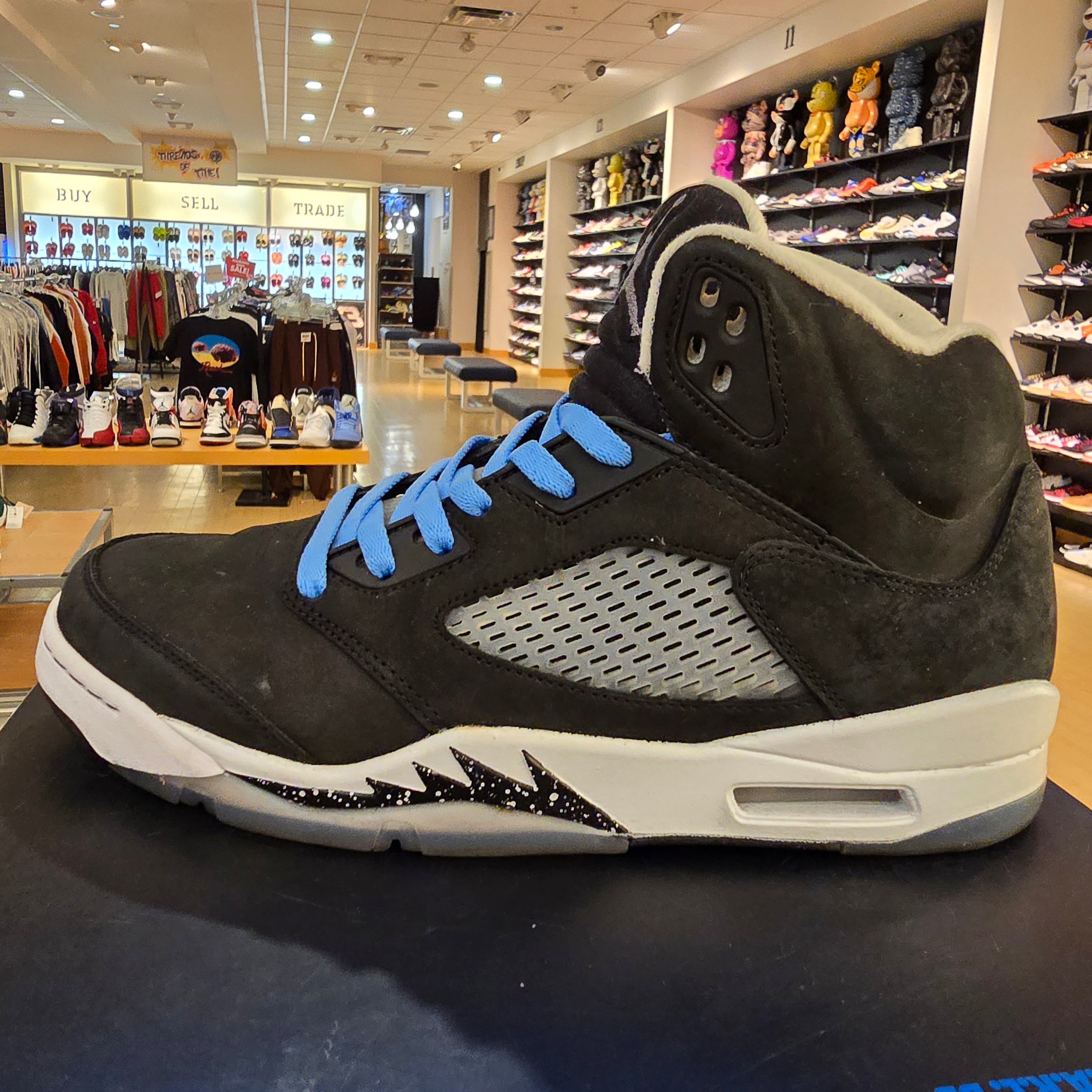 Jordan 5 Retro Moonlight (2021) SZ 10 USED
