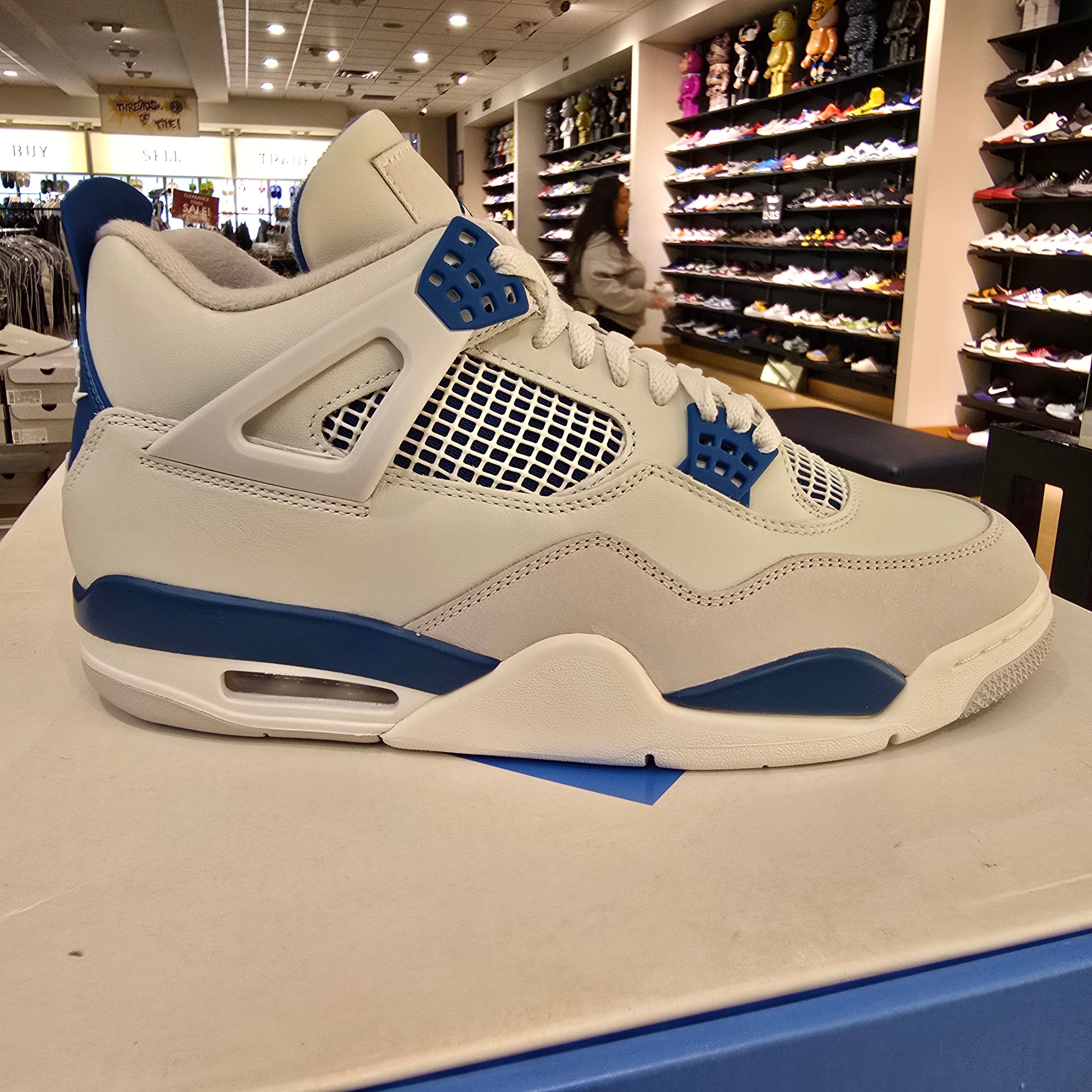 Jordan 4 Retro Military Blue (2024) SZ 10
