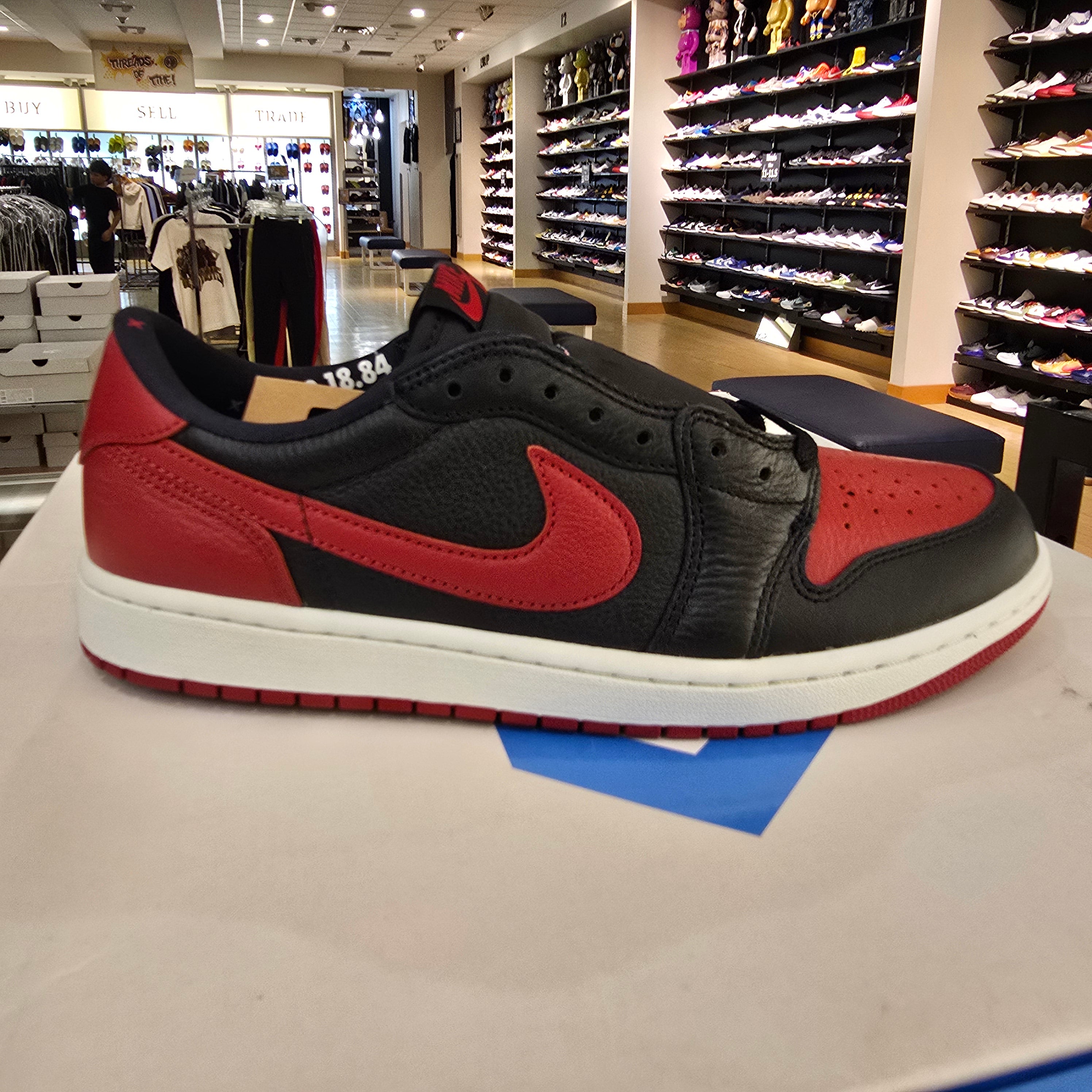 Jordan 1 Retro Low OG Banned SZ 10