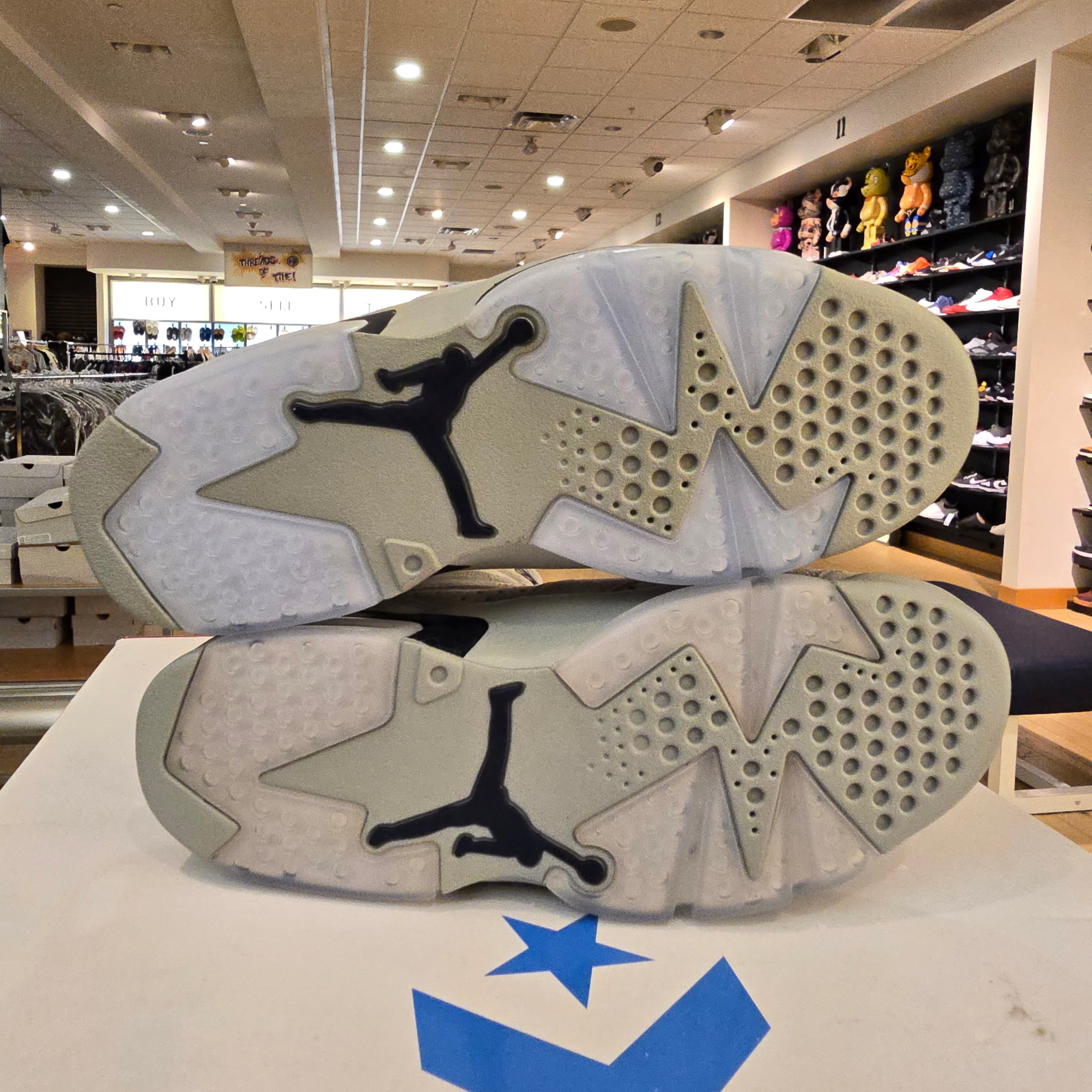 Jordan 6 Retro Georgetown (2022) SZ 8.5 SCUFF