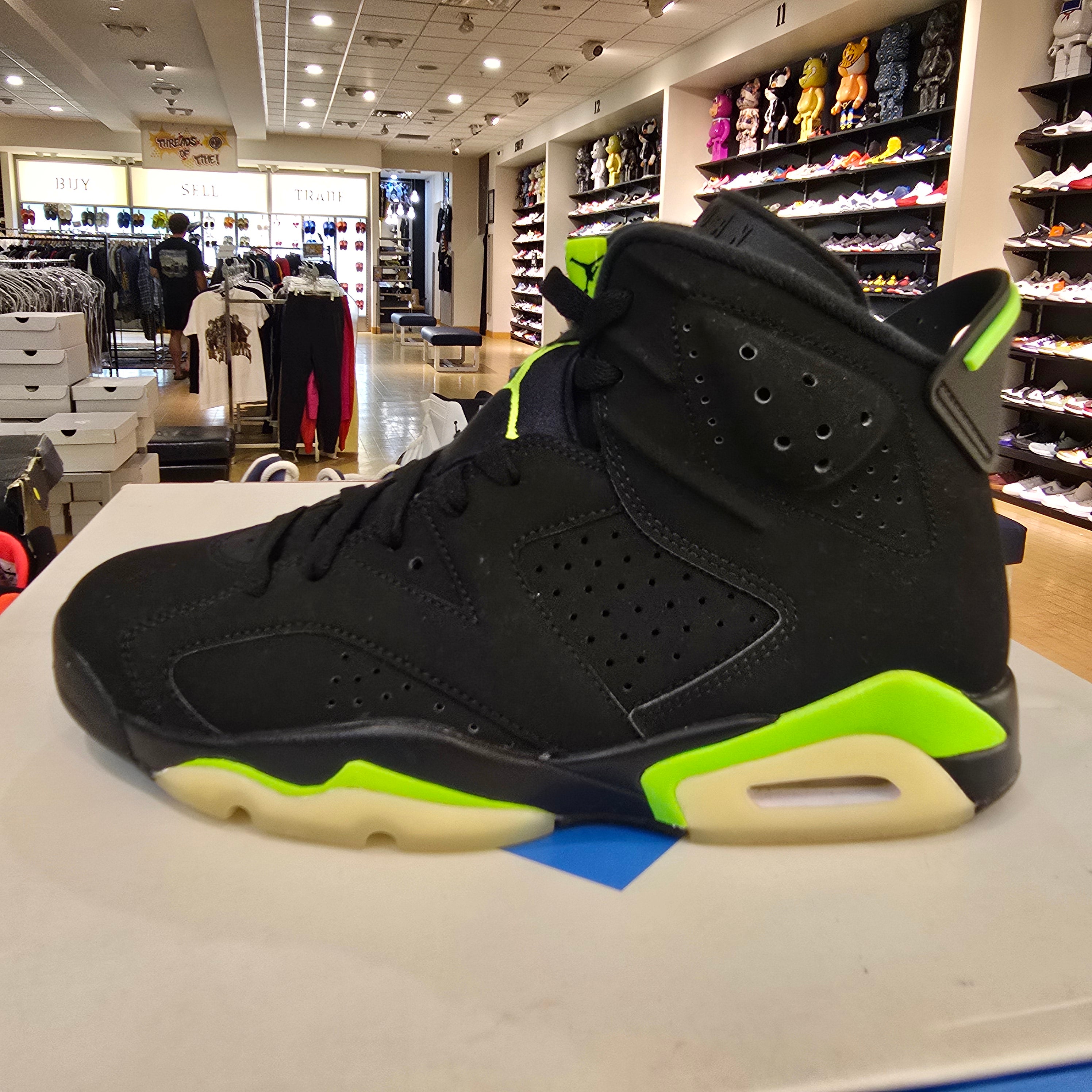 Jordan 6 Retro Electric Green MISMATCHED SIZES 8 AND 8.5 USED
