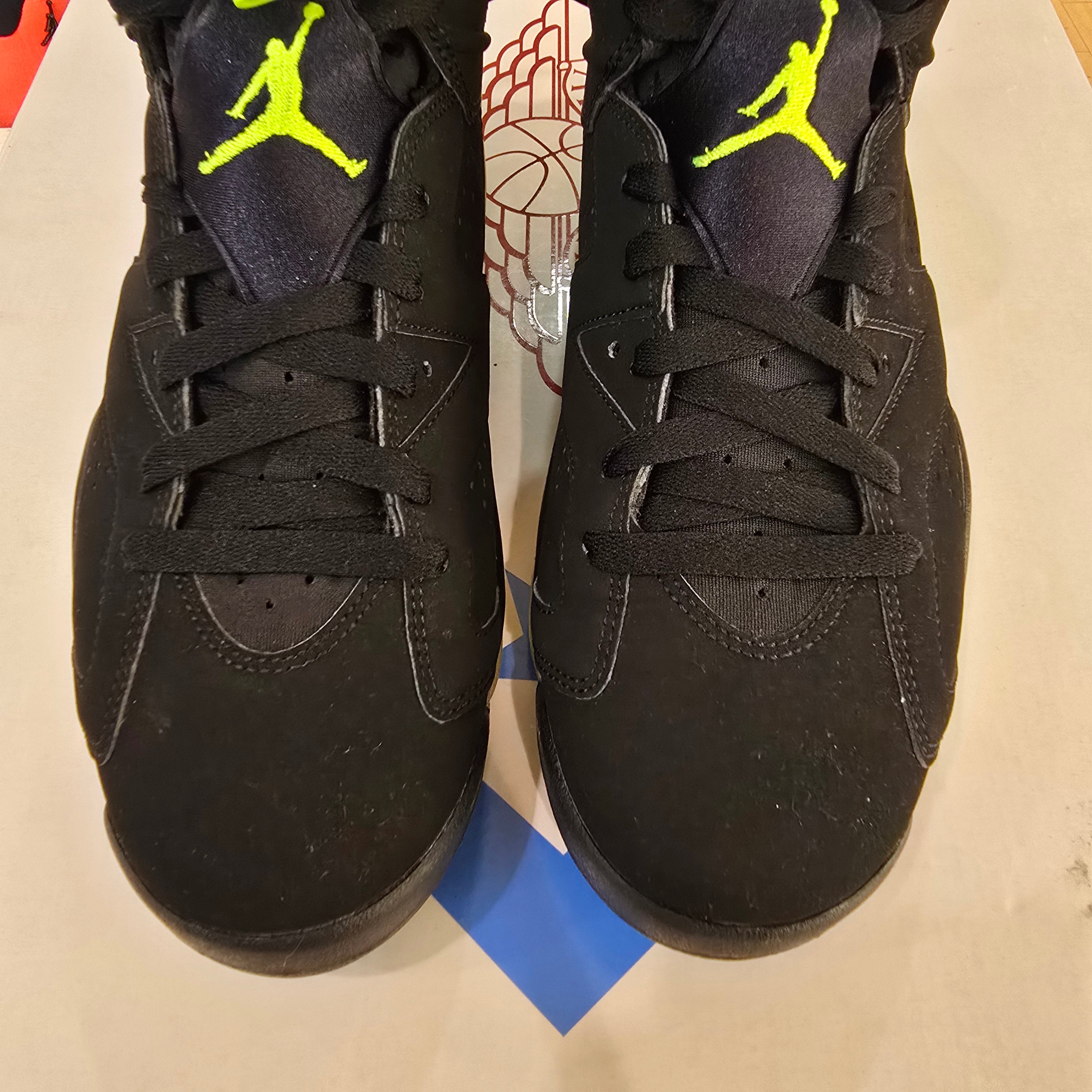 Jordan 6 Retro Electric Green MISMATCHED SIZES 8 AND 8.5 USED