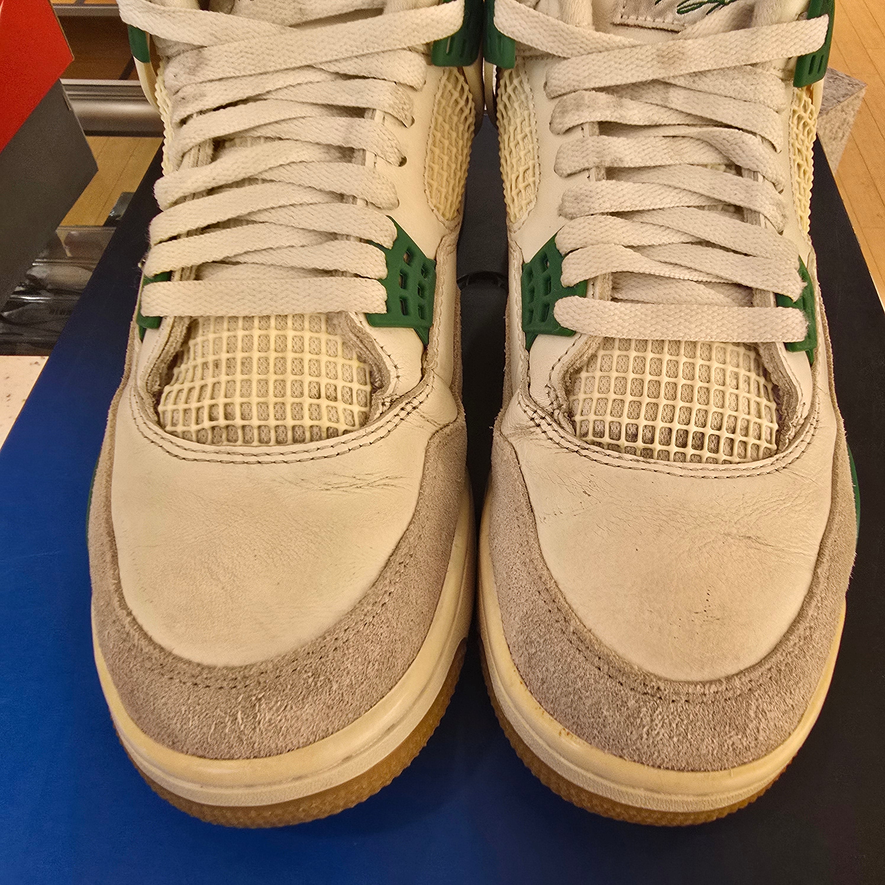 Jordan 4 Retro SB Pine Green SZ 9.5 USED NO BOX