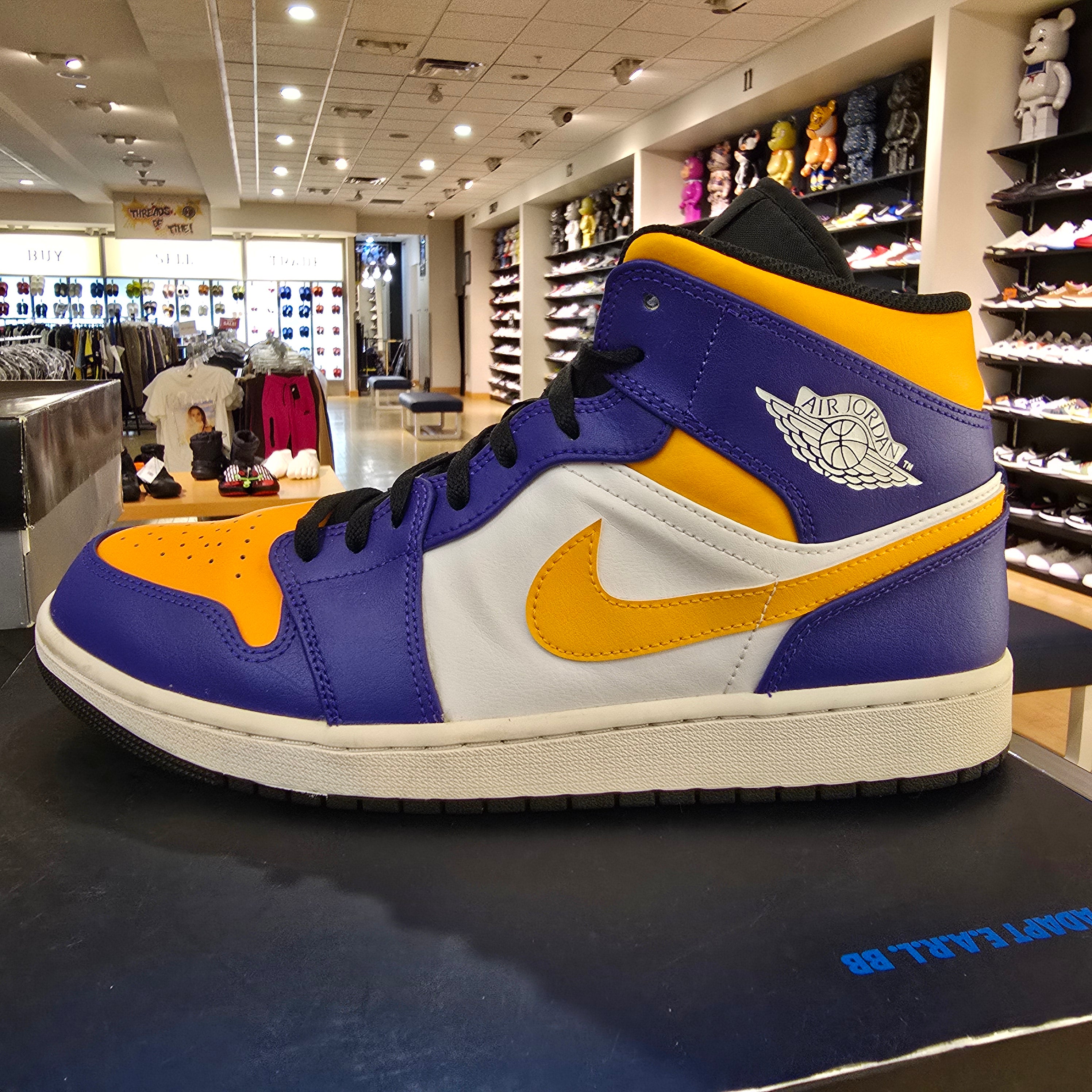 Jordan 1 Mid Lakers SZ 12 USED