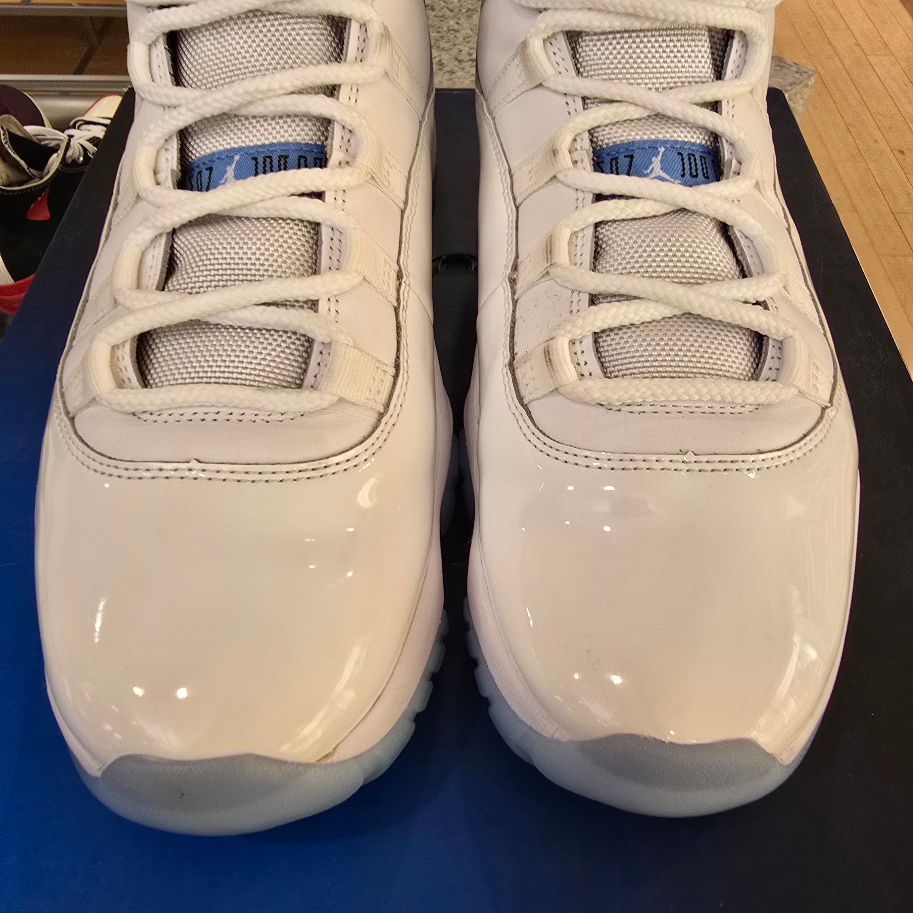 Jordan 11 Retro Legend Blue (2024) SZ 10 USED