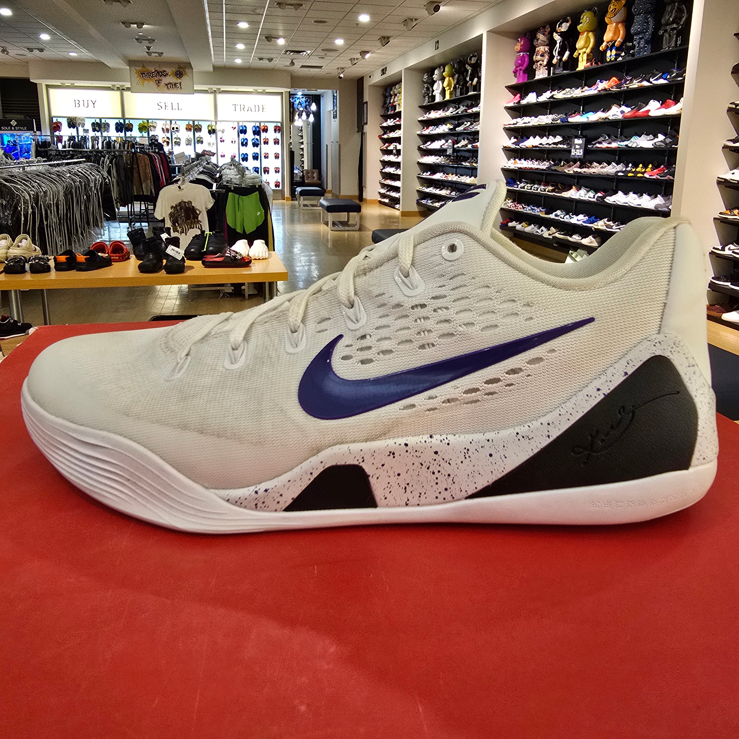 Kobe 9 Elite Low EM Protro White Court Purple SZ 11 USED