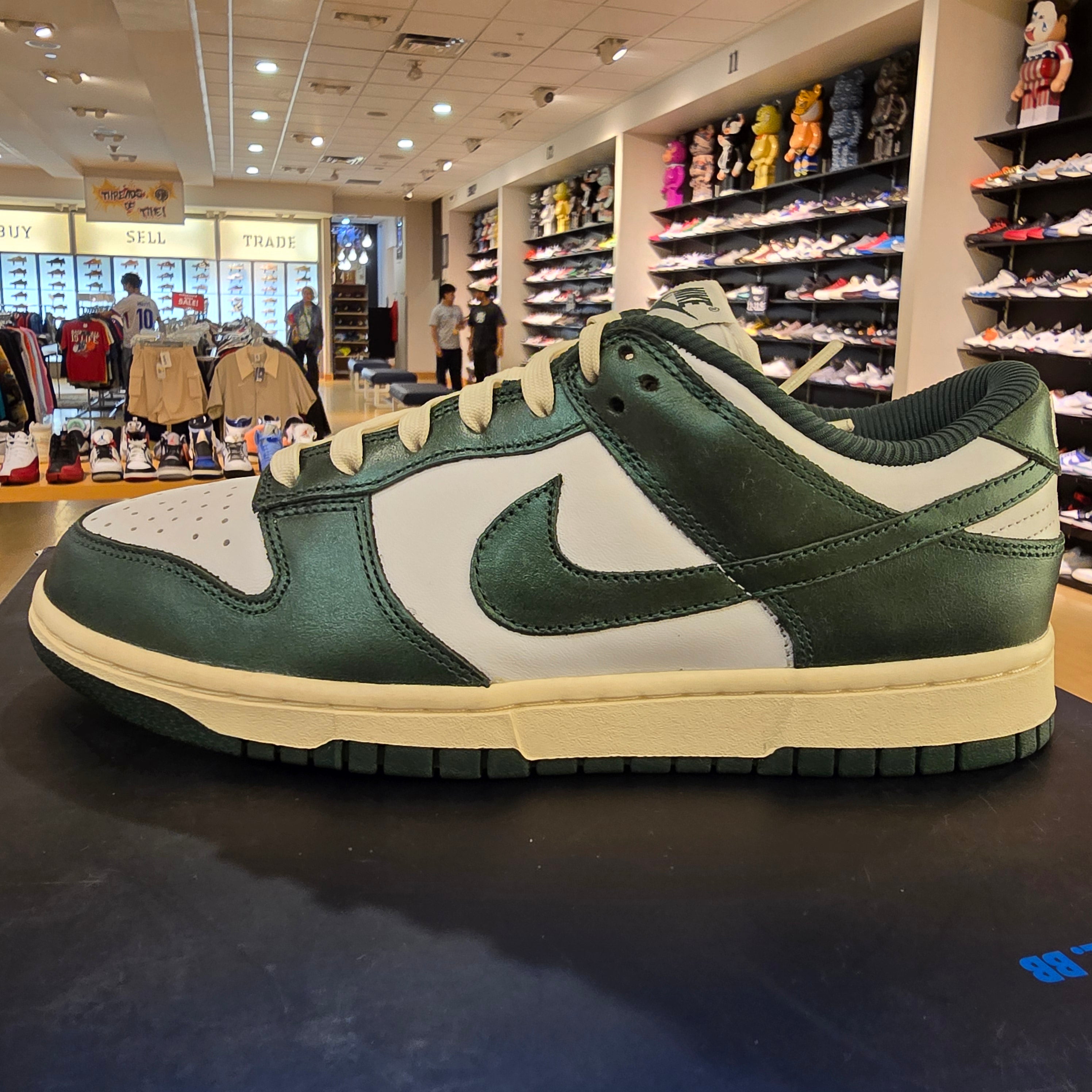 Nike Dunk Low Vintage Green Women's SZ 9.5/8M USED NO BOX