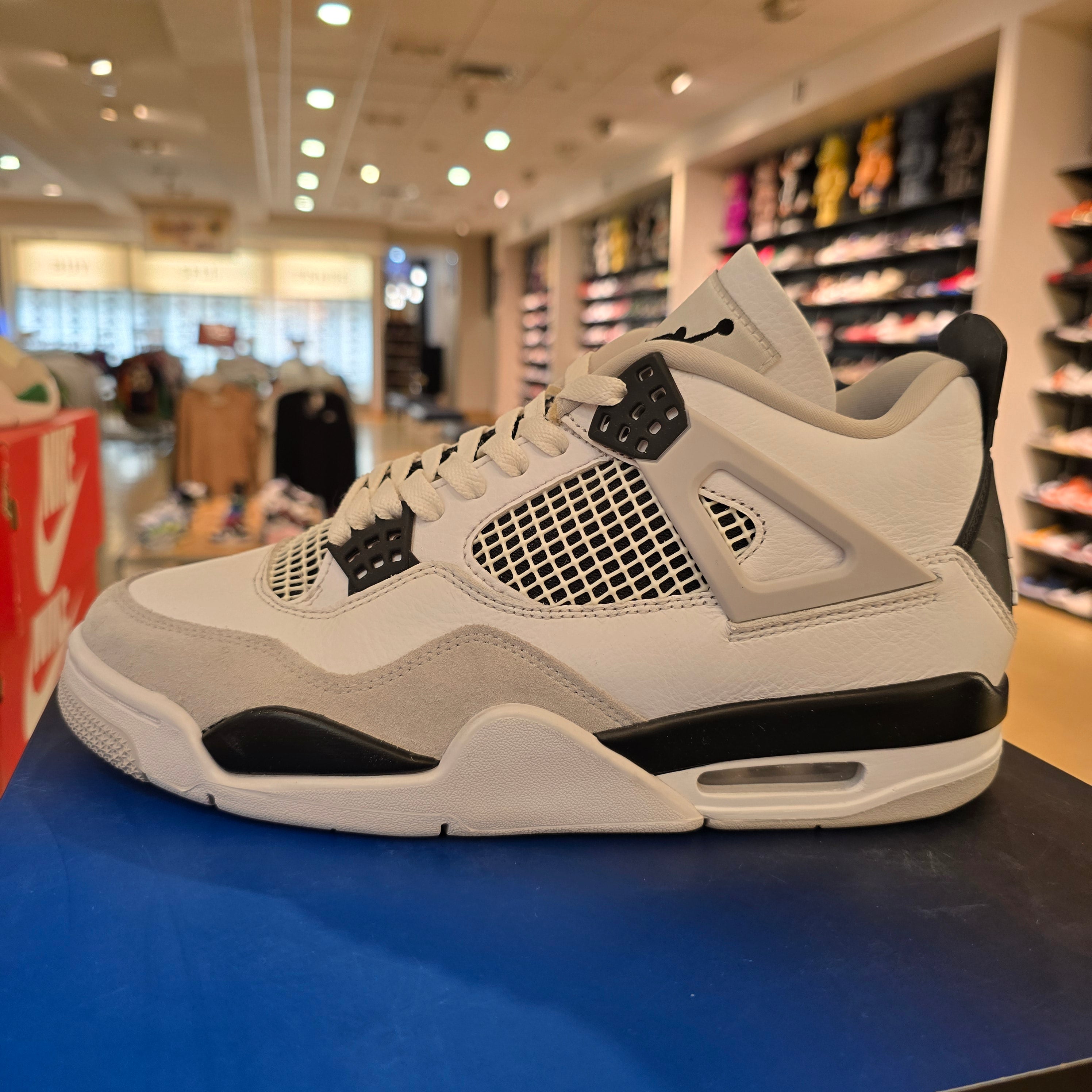 Jordan 4 Retro Military Black SZ 9 USED