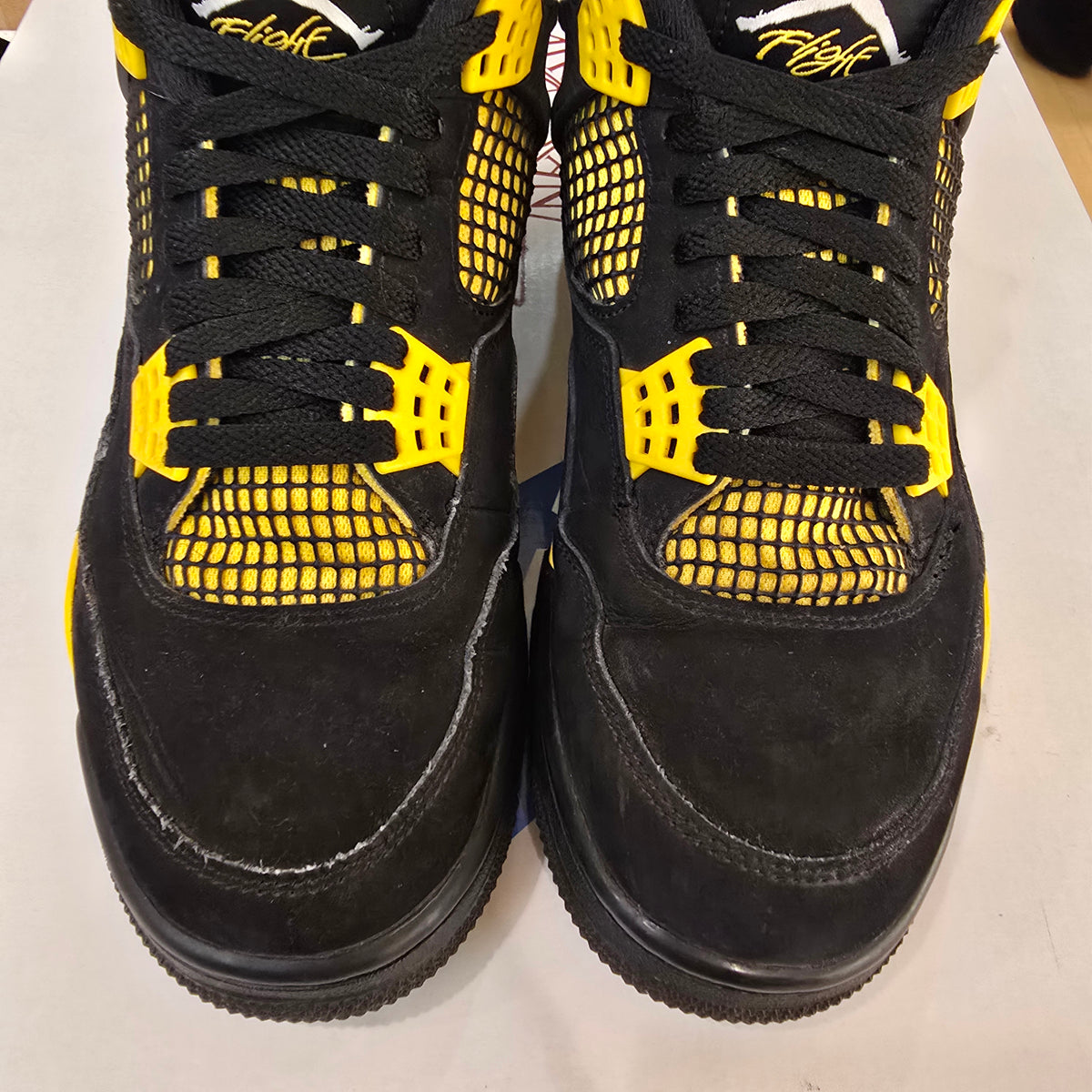 Jordan 4 Retro Thunder (2023) SZ 9 USED NO BOX