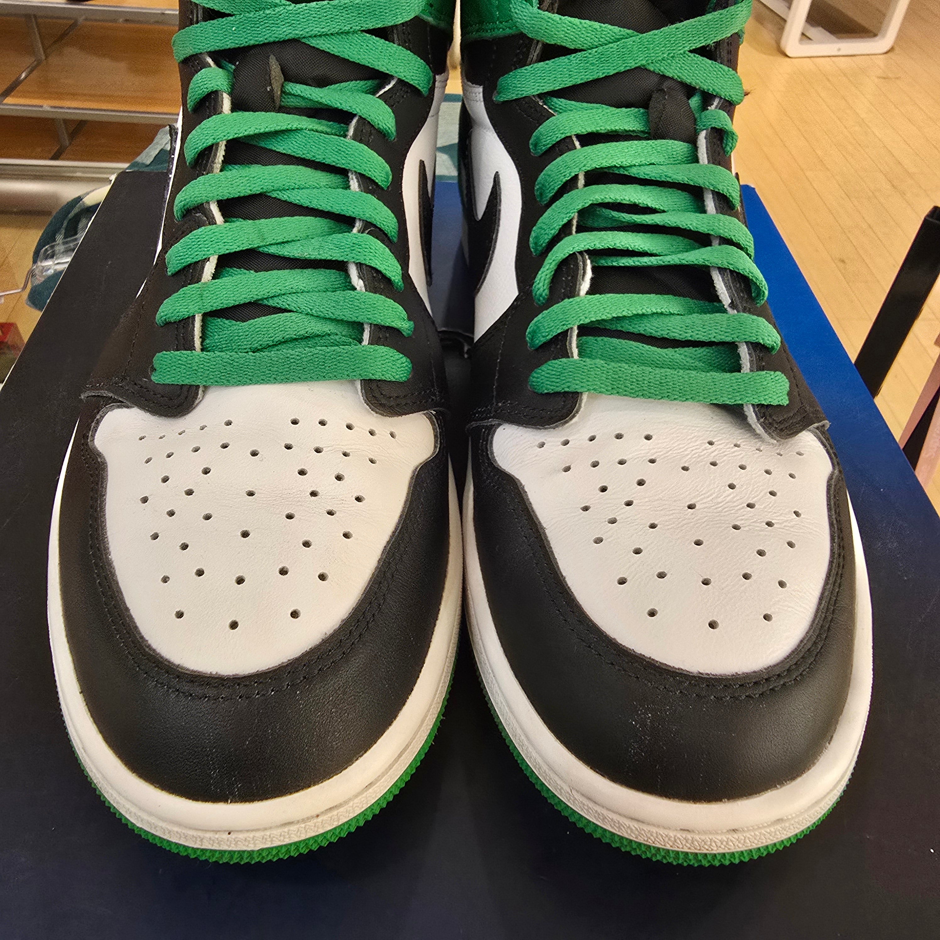 Jordan 1 Retro Lucky Green SZ 12 USED