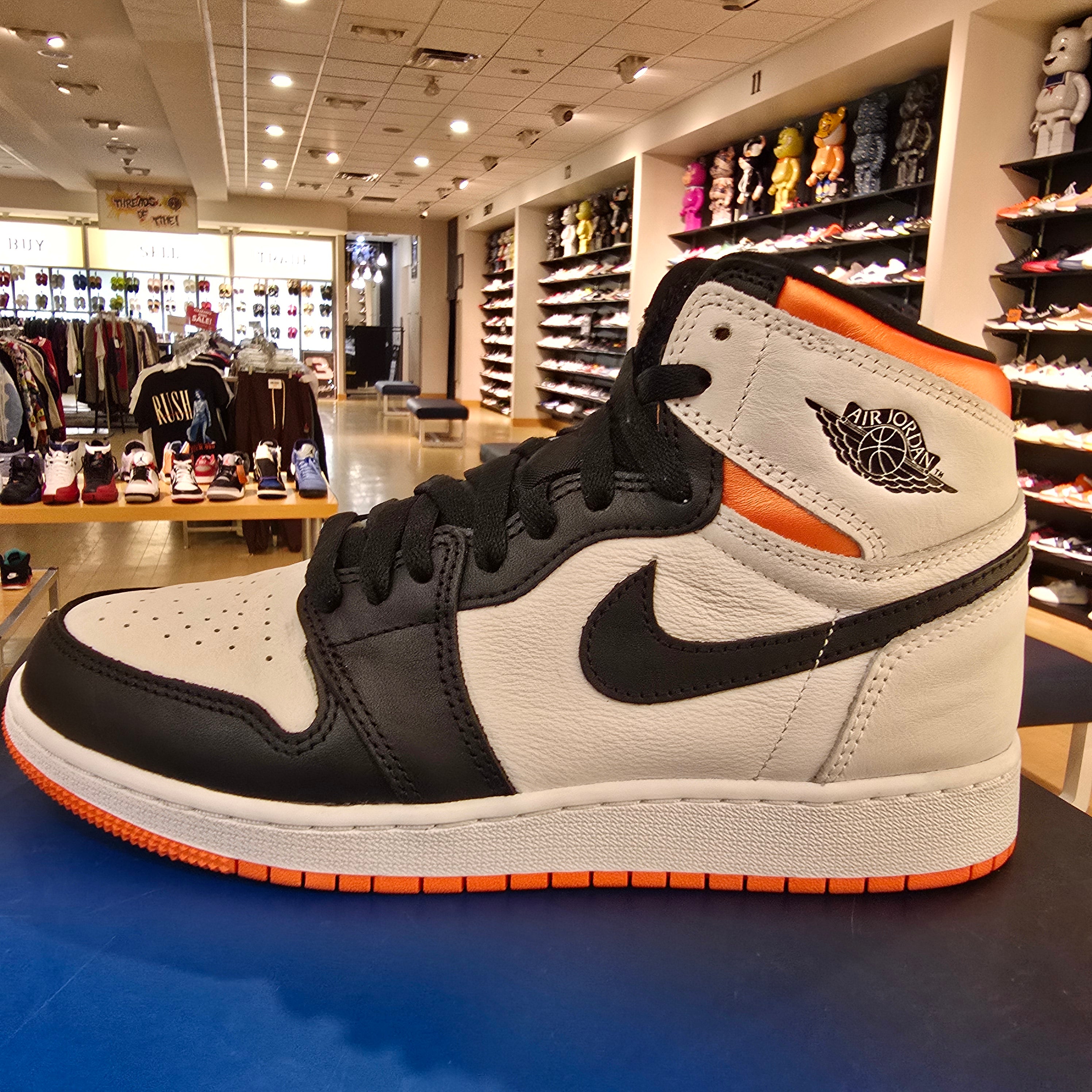 Jordan 1 High OG Electro Orange (GS) SZ 7Y USED NO BOX
