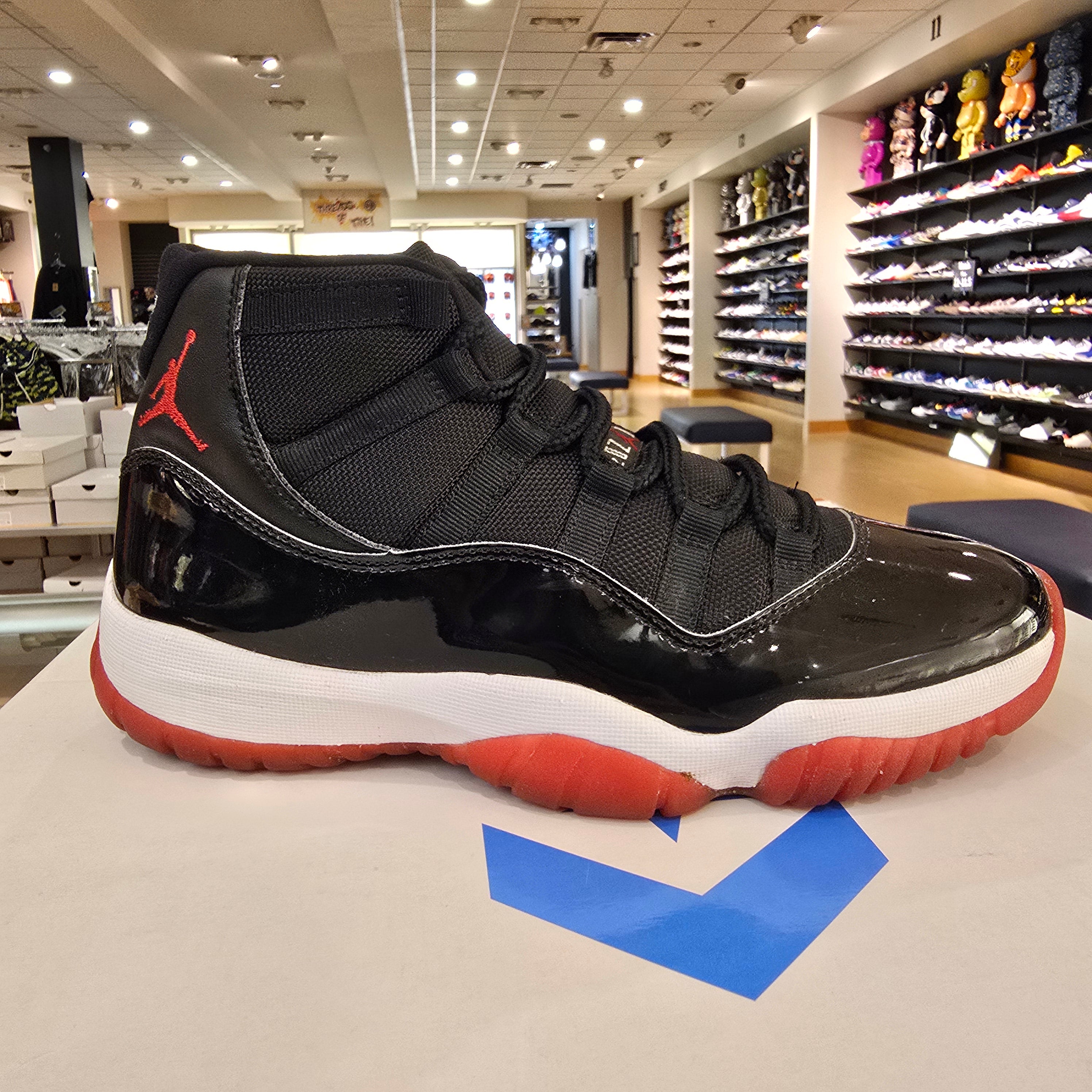 Jordan 11 Retro Playoffs Bred (2019) SZ 8.5 USED NO BOX