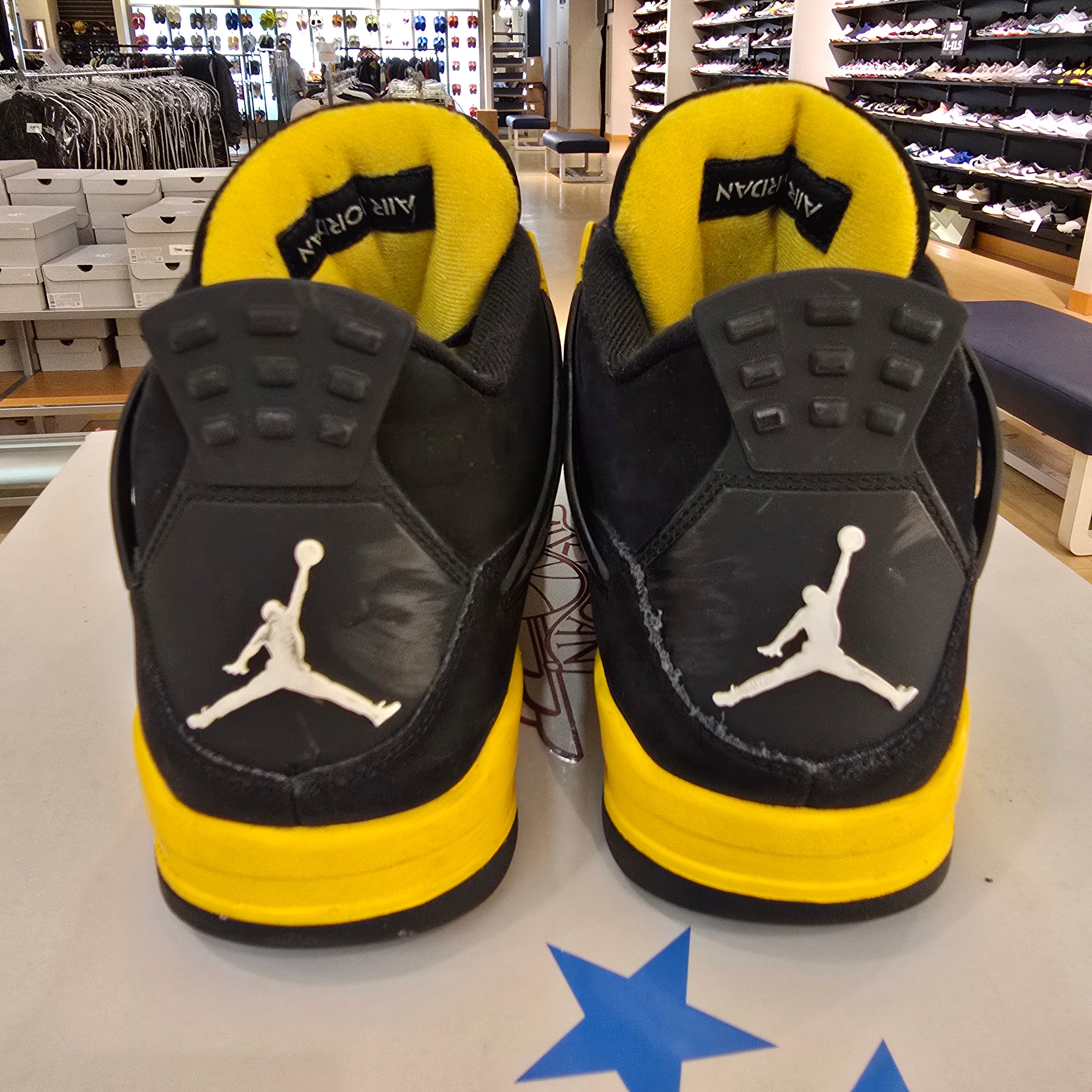 Jordan 4 Retro Thunder (2023) SZ 10 USED