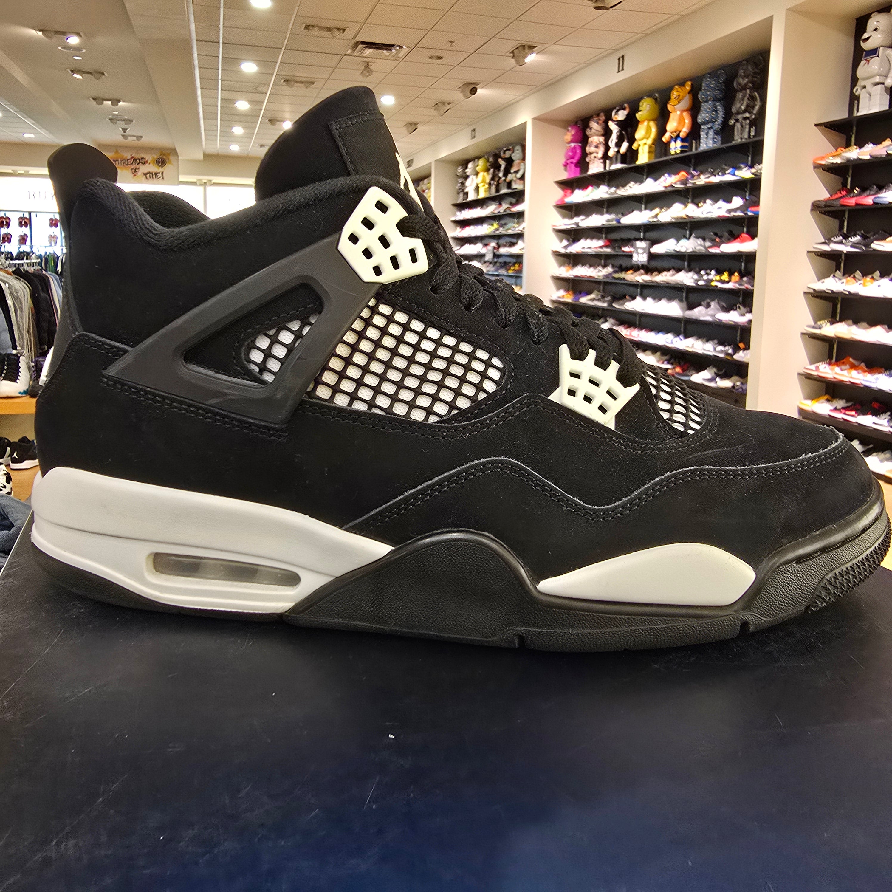 Jordan 4 Retro White Thunder SZ 10.5 USED