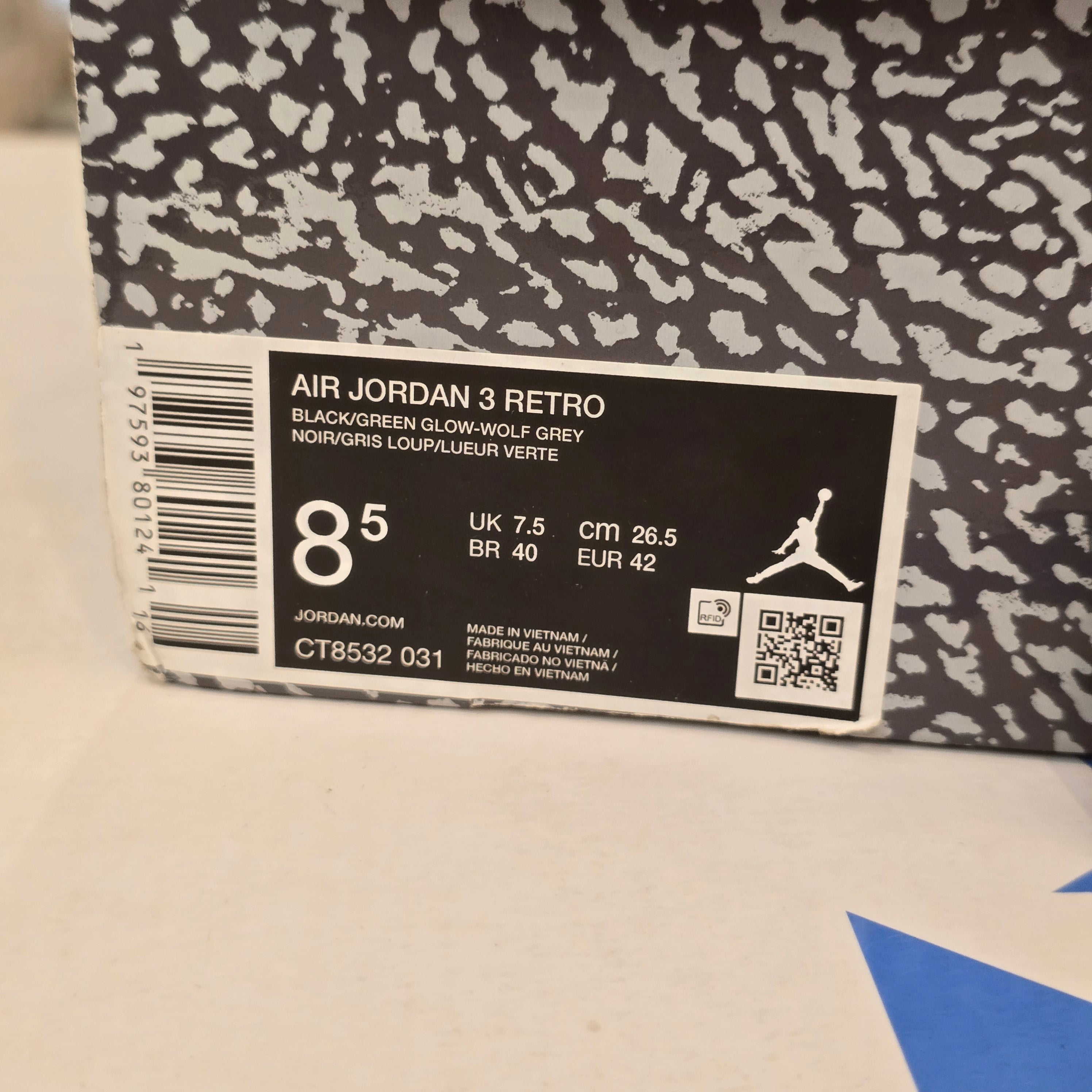Jordan 3 Retro Green Glow SZ 8.5 USED