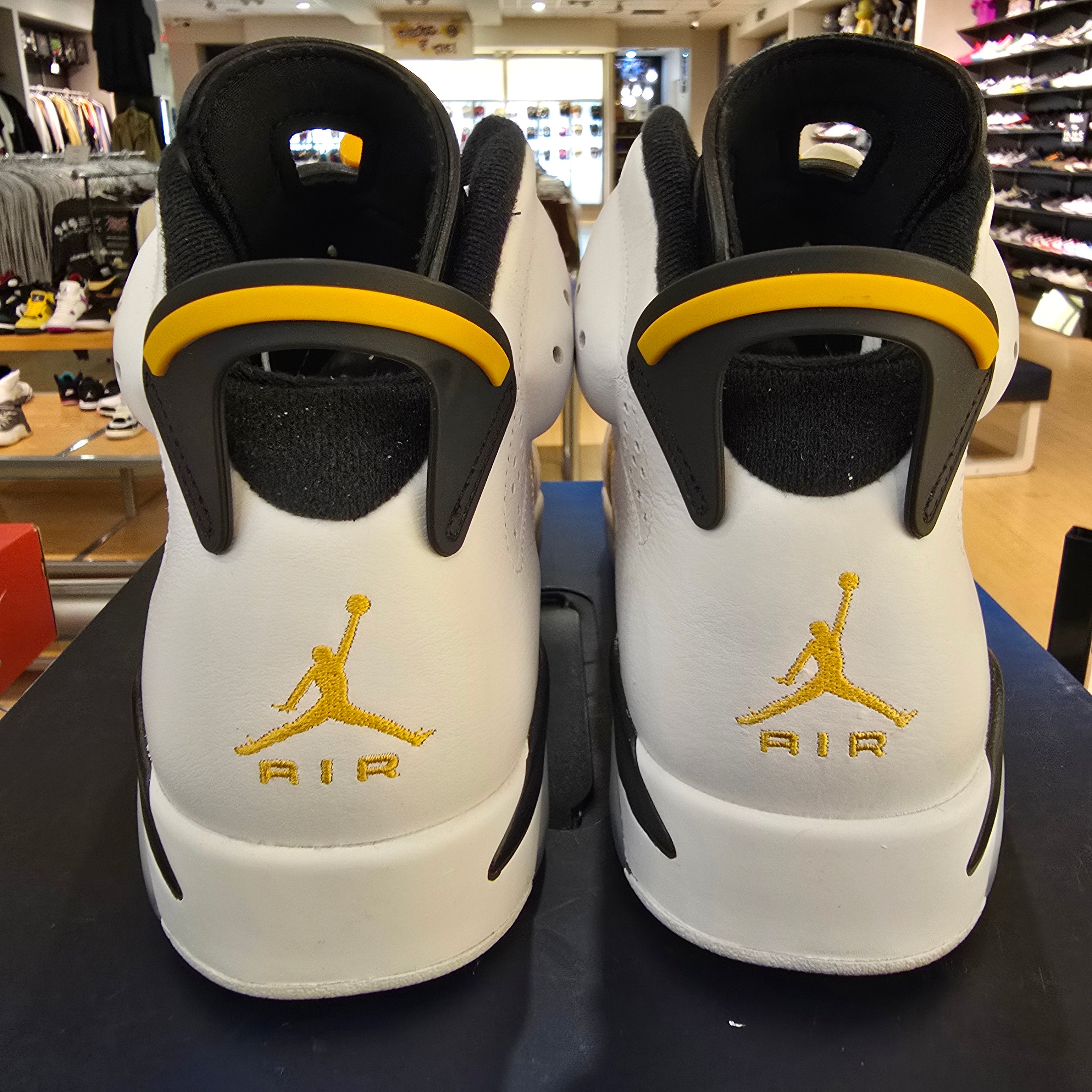 Jordan 6 Retro Yellow Ochre SZ 10.5 USED