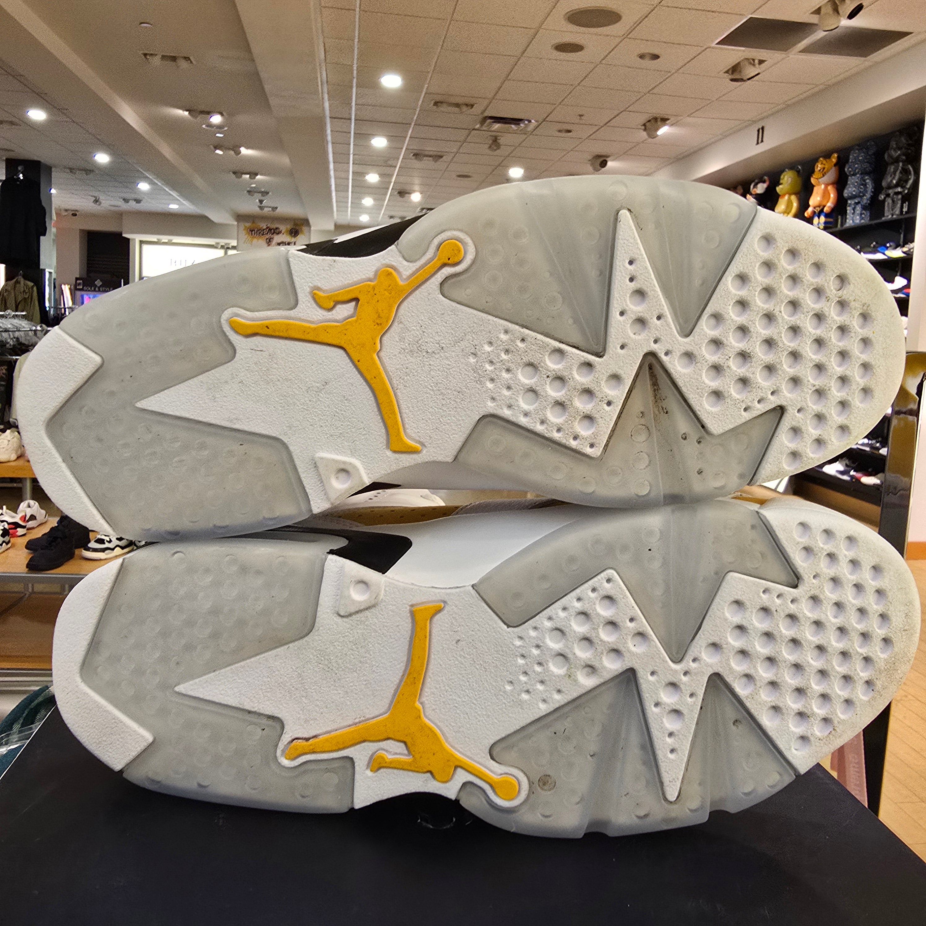Jordan 6 Retro Yellow Ochre SZ 10.5 USED