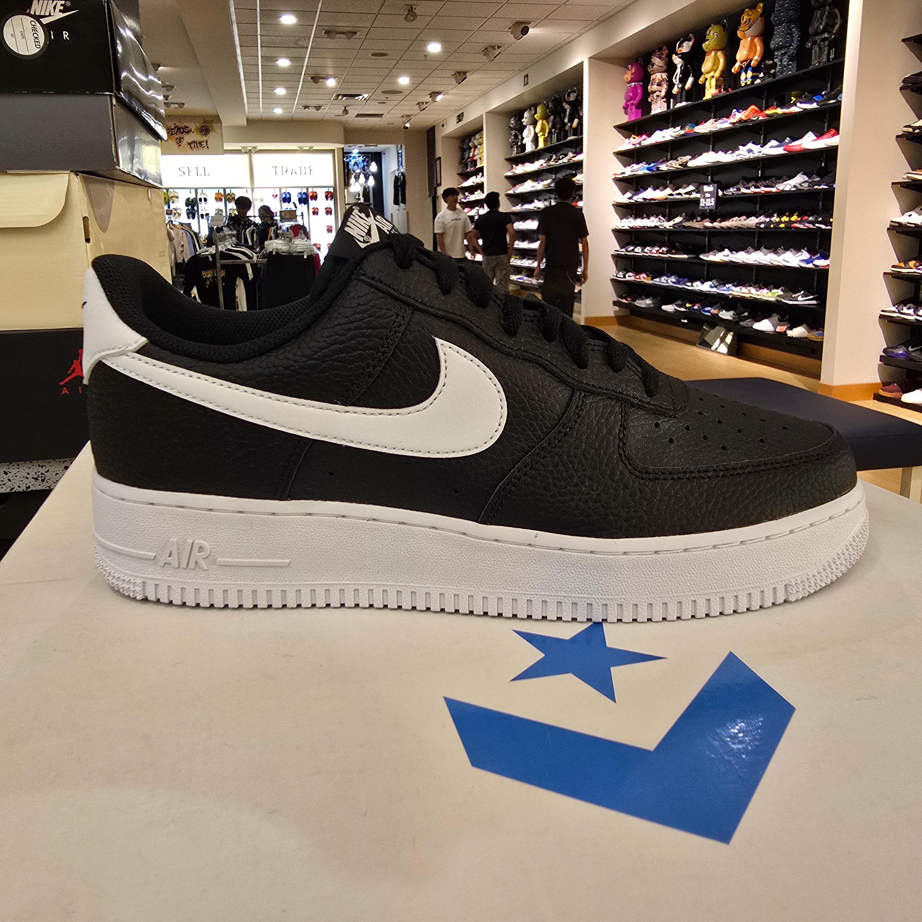 Nike Air Force 1 Low '07 Black White Pebbled Leather SZ 10