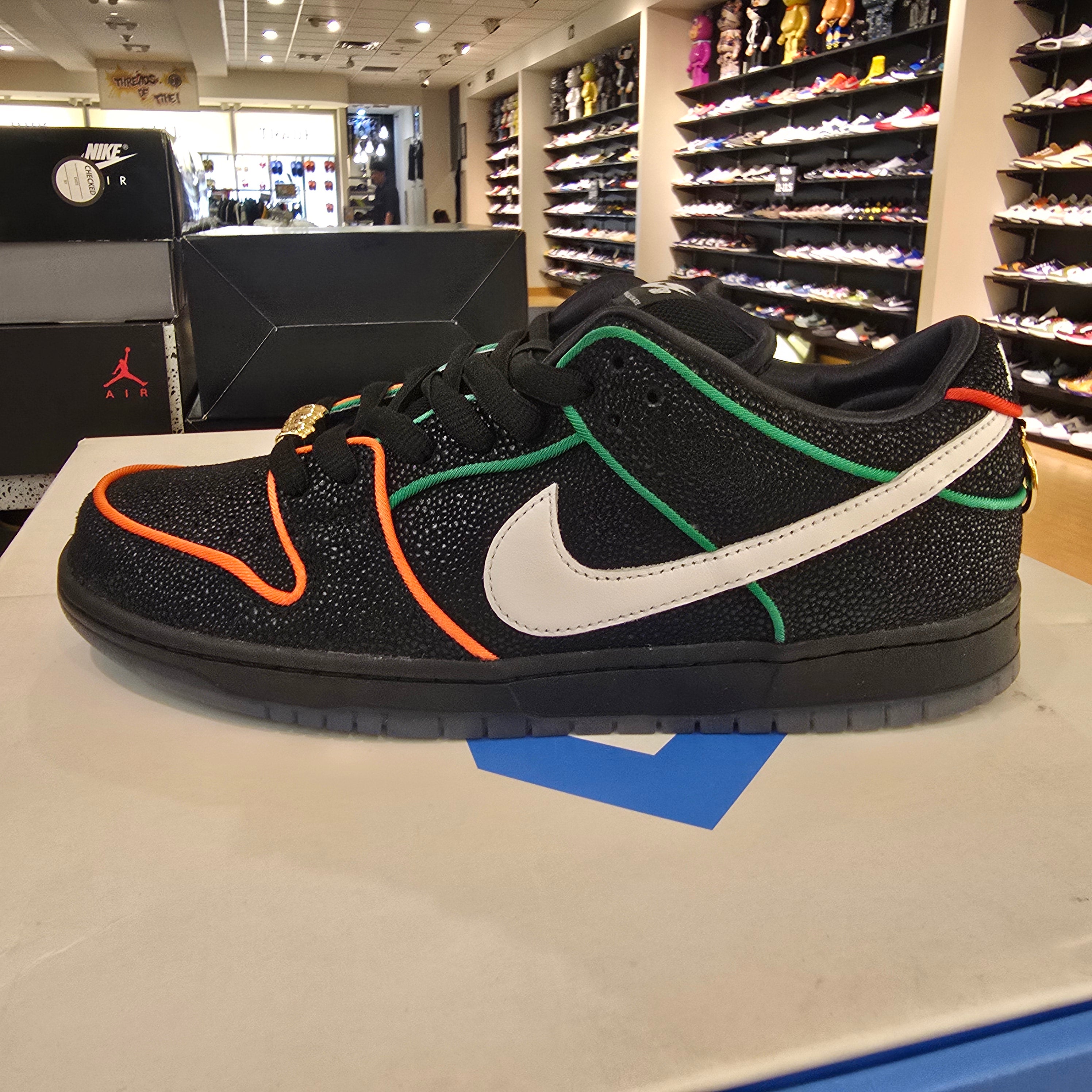 Nike SB Dunk Low Bronx Girls Skate SZ 10