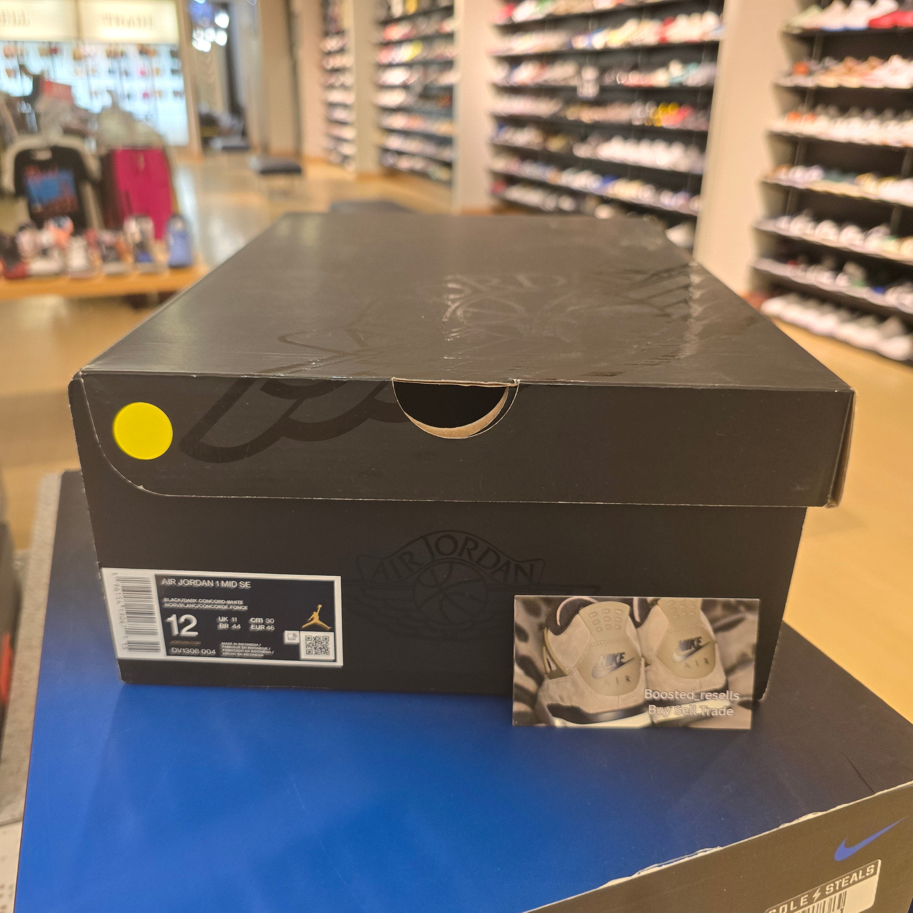 Jordan 1 Mid SE Space Jam SZ 12 USED