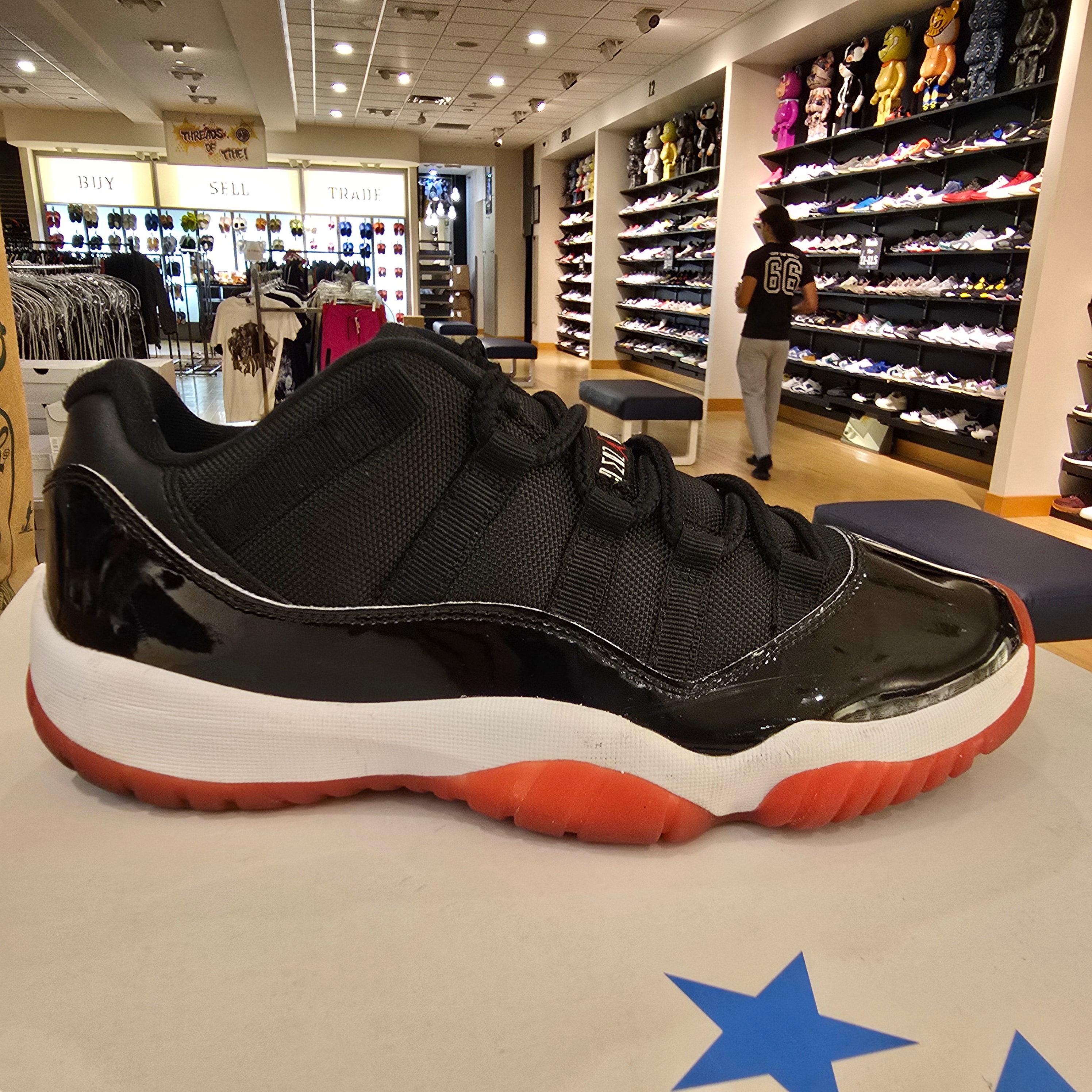 Jordan 11 Retro Low Bred (2025) SZ 8.5 USED