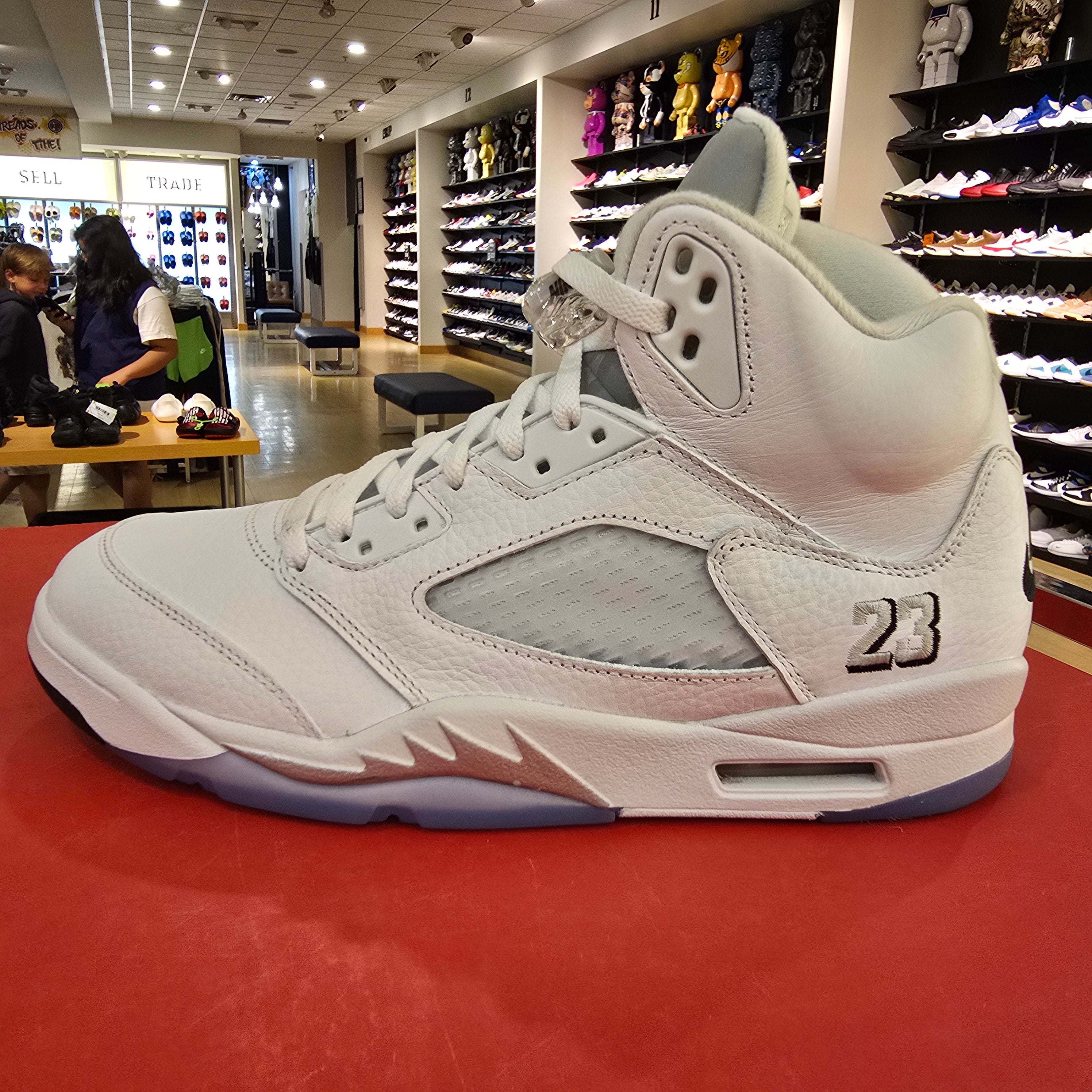 Jordan 5 Retro White Metallic (2026) SZ 10 USED