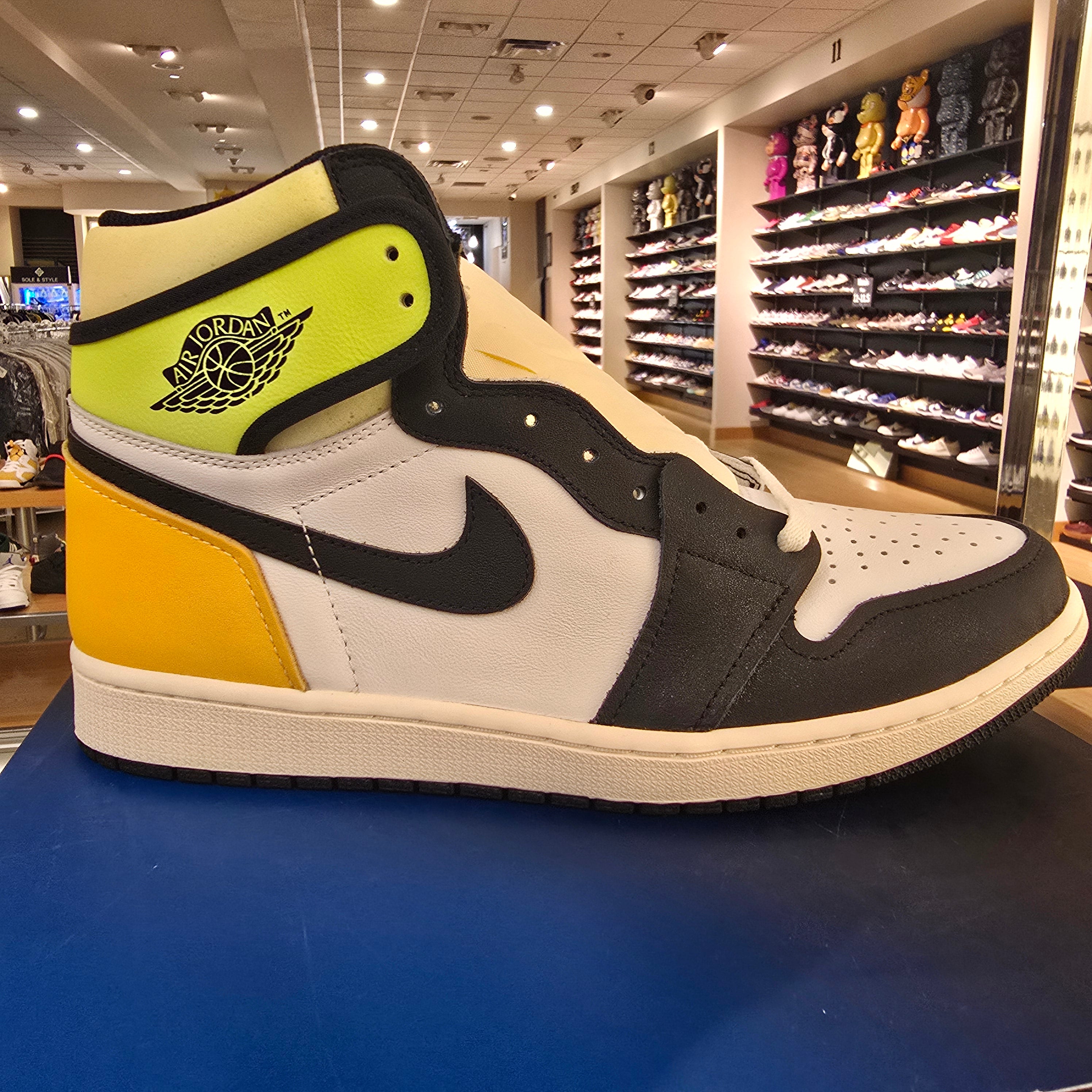 Jordan 1 Retro High White Black Volt University Gold SZ 12