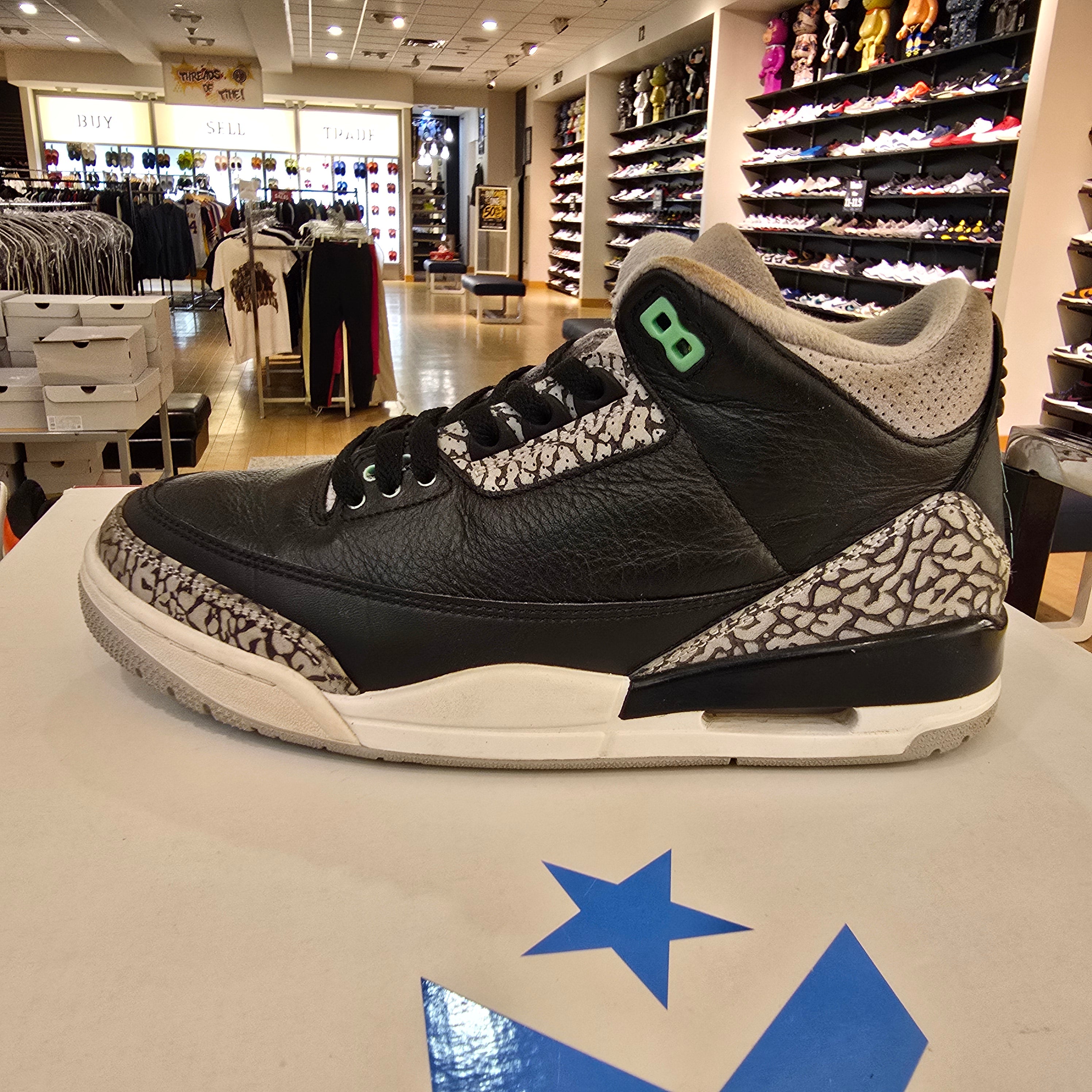 Jordan 3 Retro Green Glow SZ 8.5 USED